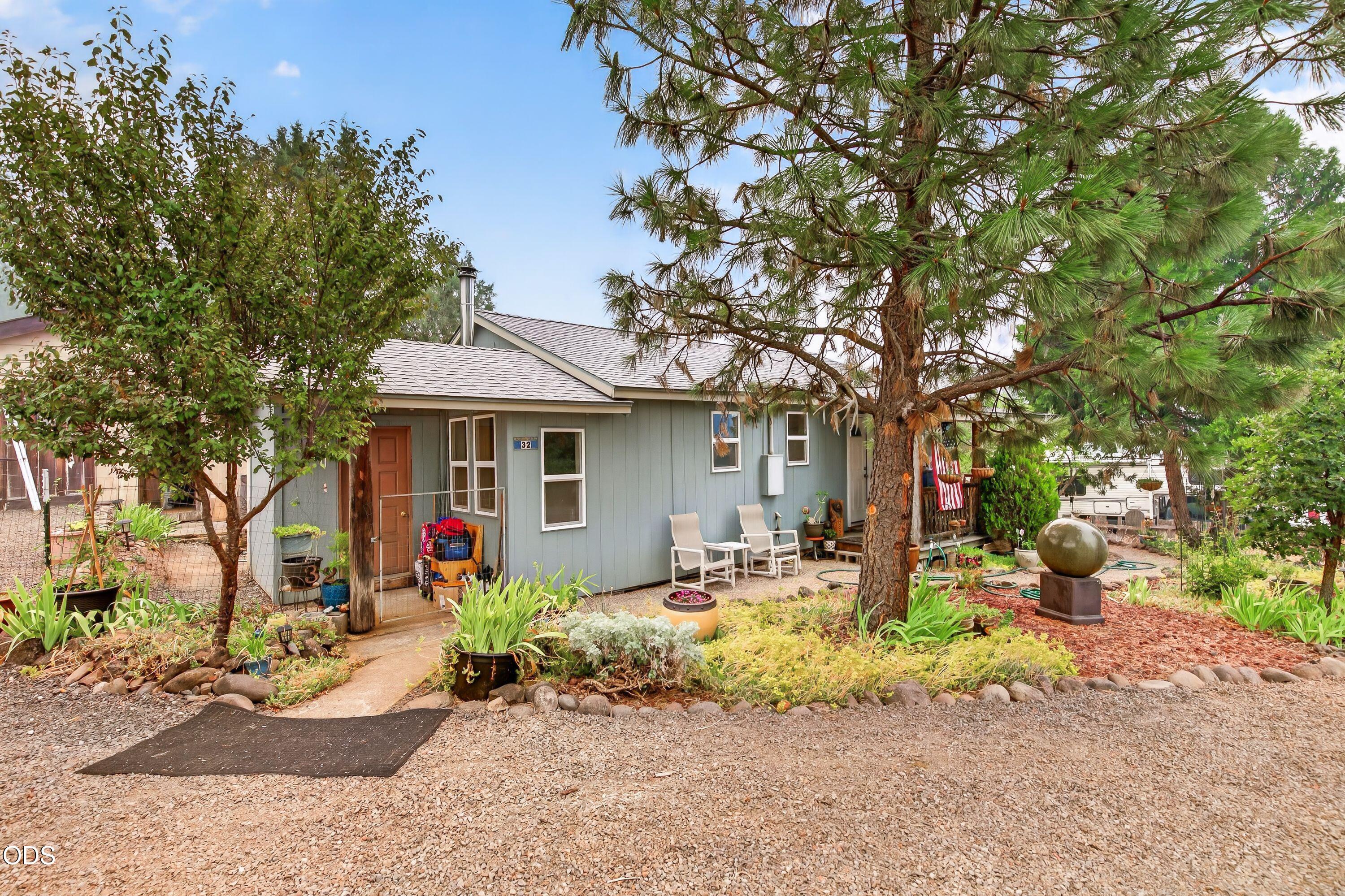 32 Cora Drive — photo