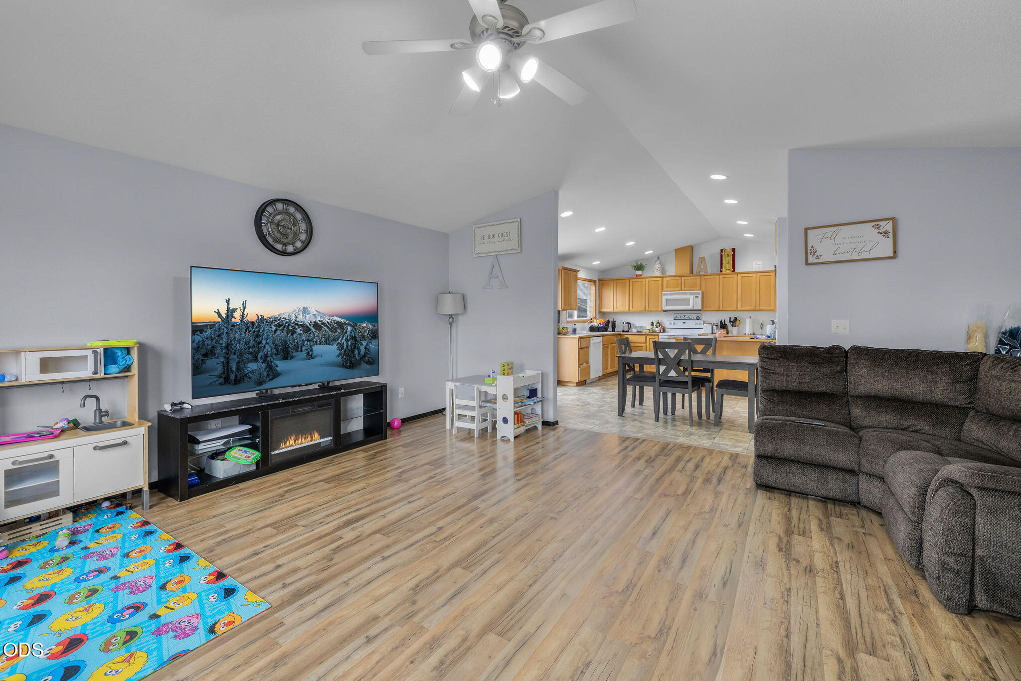 317 Center Ridge Drive, Culver, OR 97734 — photo 3