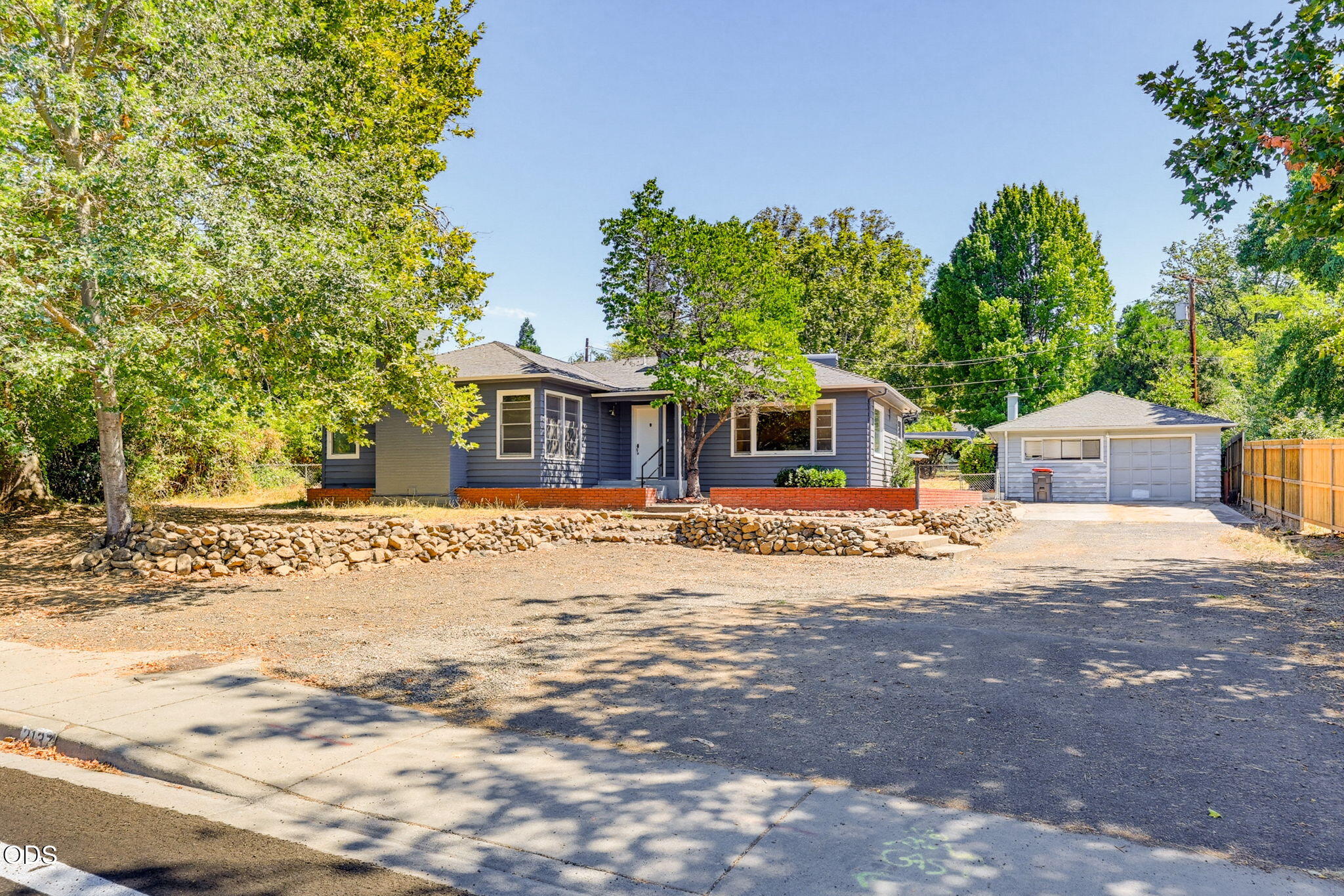 2137 E Jackson Street — photo