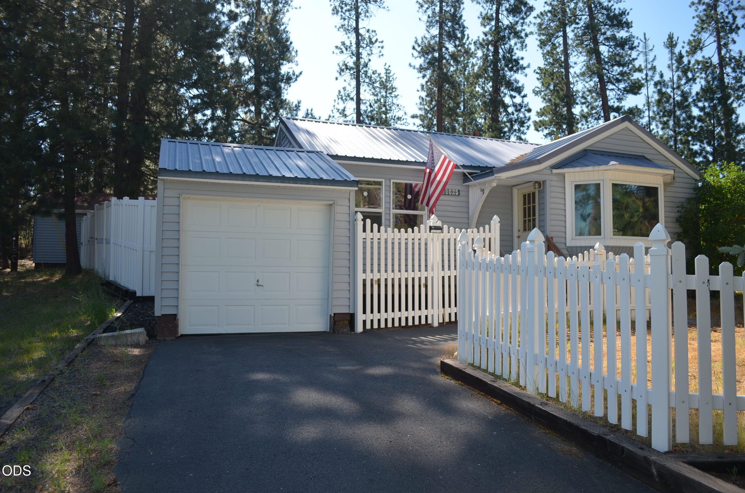 138025 Hillcrest Street — photo
