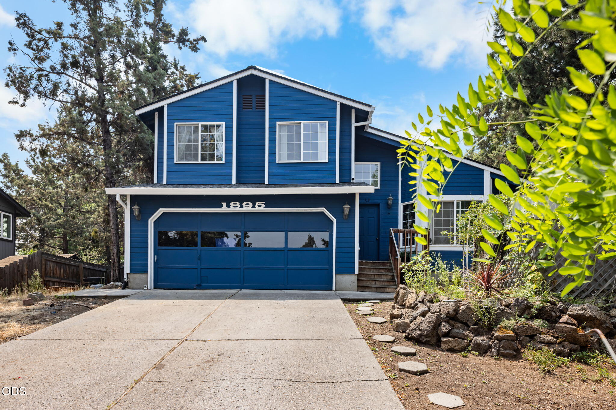 1895 NE Taylor Court — photo
