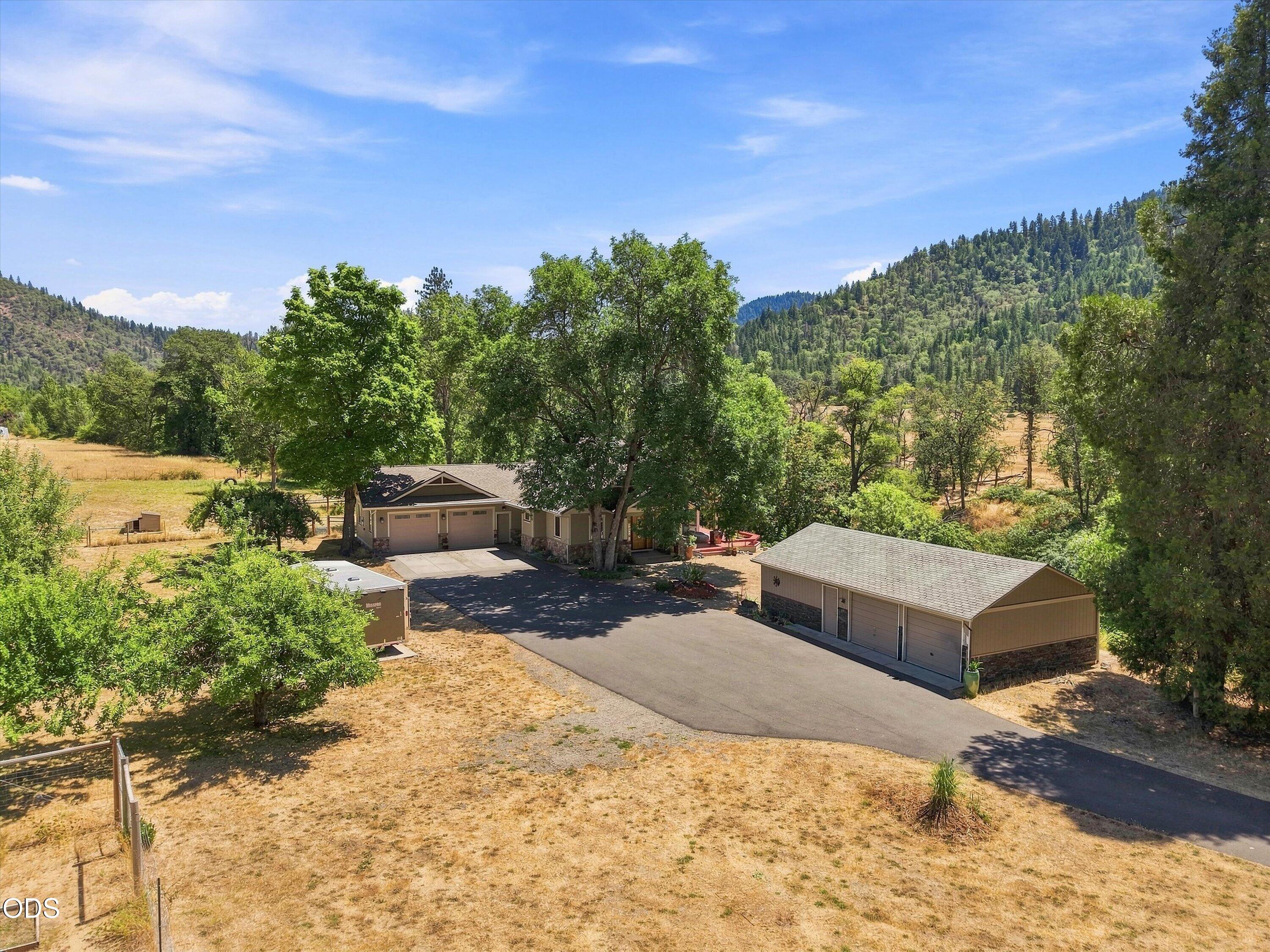 10128 E Evans Creek Road — photo
