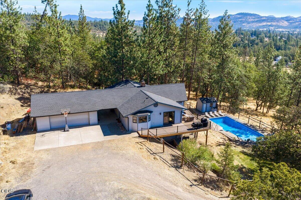 657 Greenleaf Drive — photo