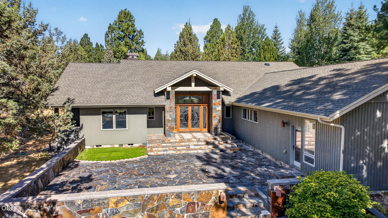 17084 Lady Caroline Drive — photo
