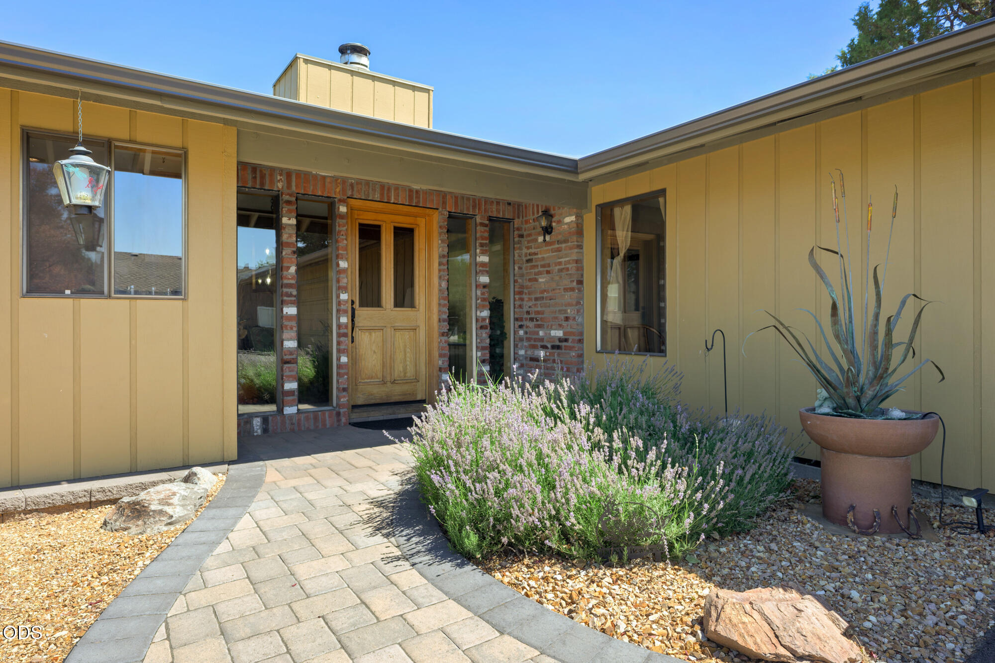 200 SW Beaver Street — photo