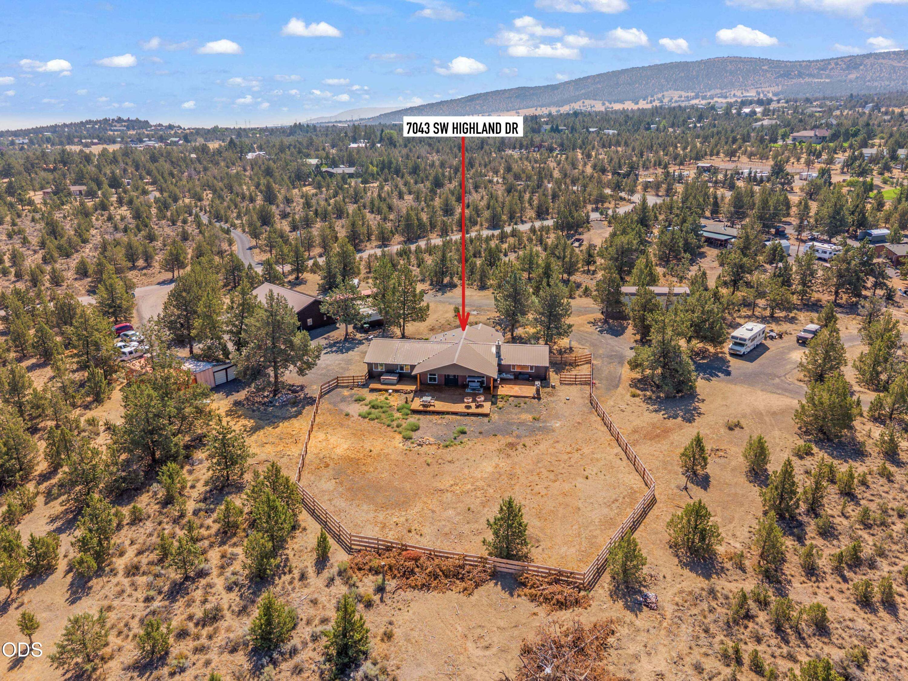 7043 SW Highland Drive — photo