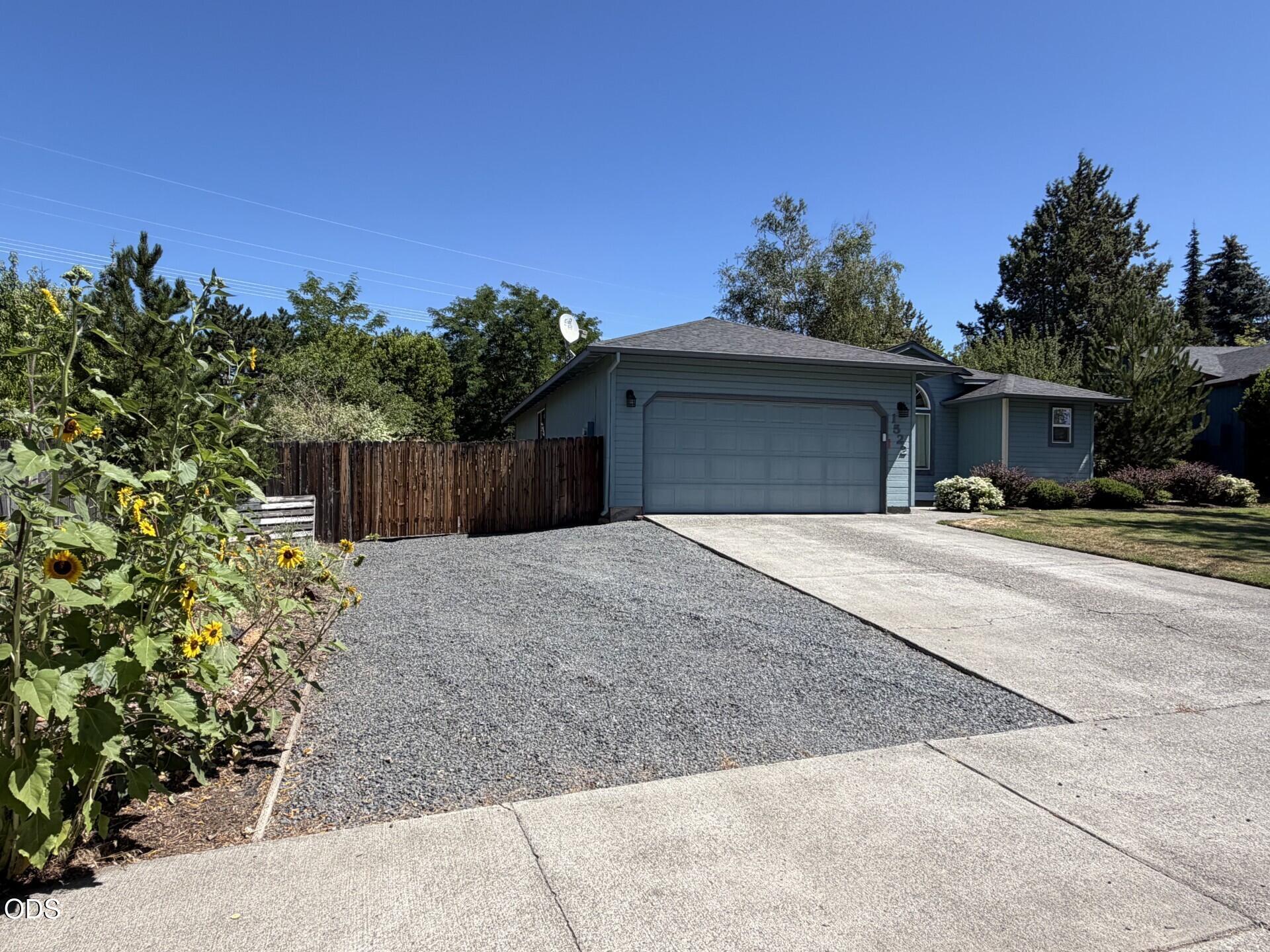 1522 NE Locksley Drive — photo