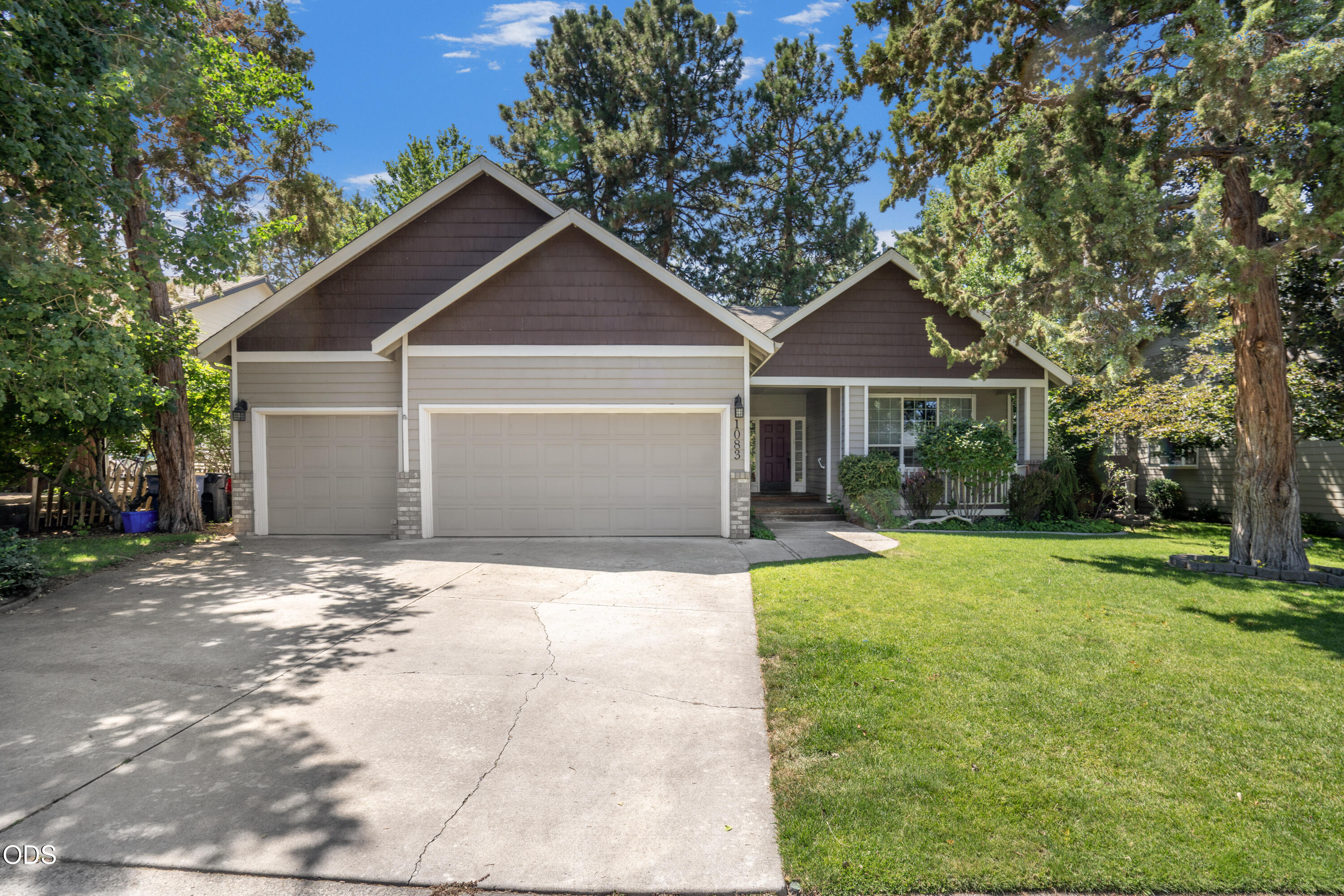 1083 SE Shadowood Drive — photo