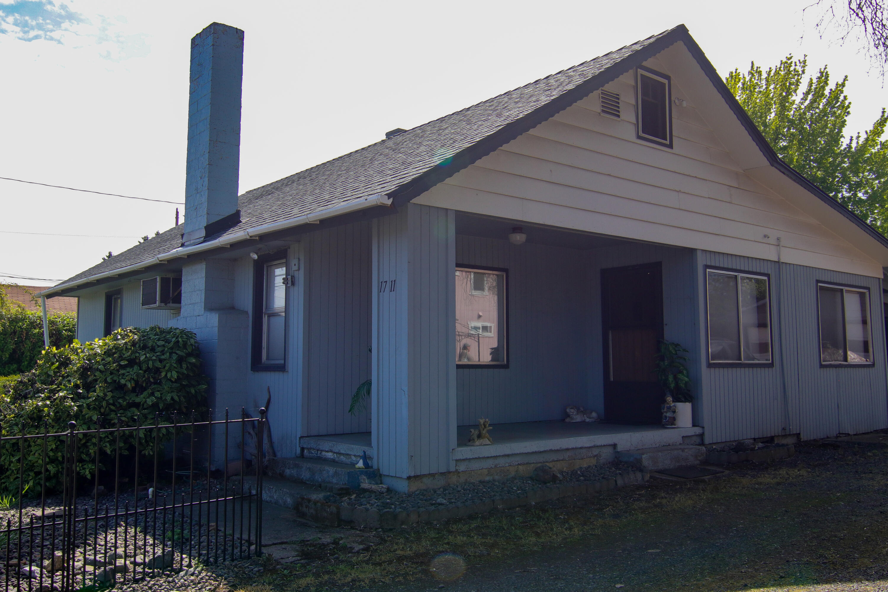 1711 Prune Street — photo