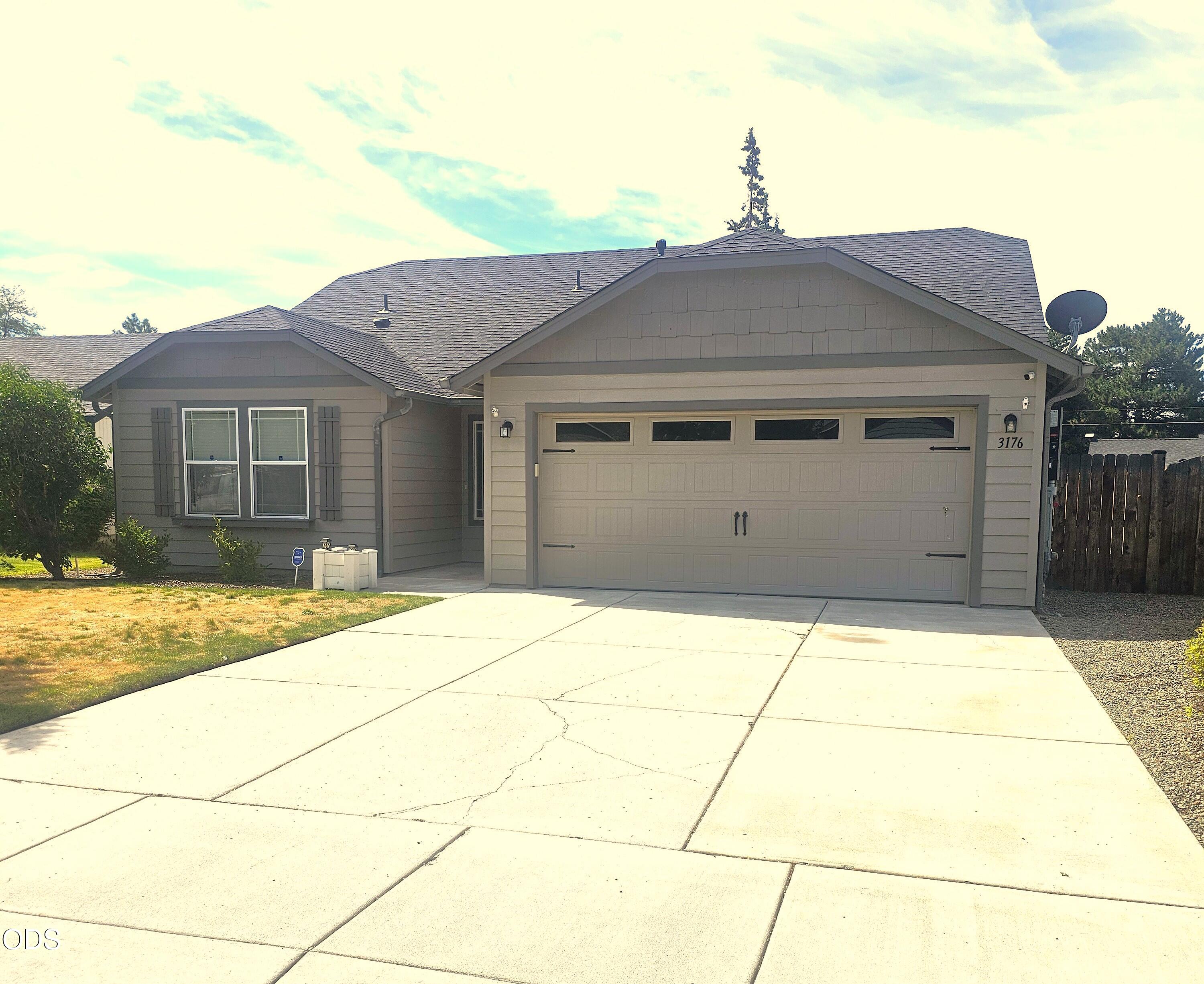 3176 SW Evergreen Avenue — photo