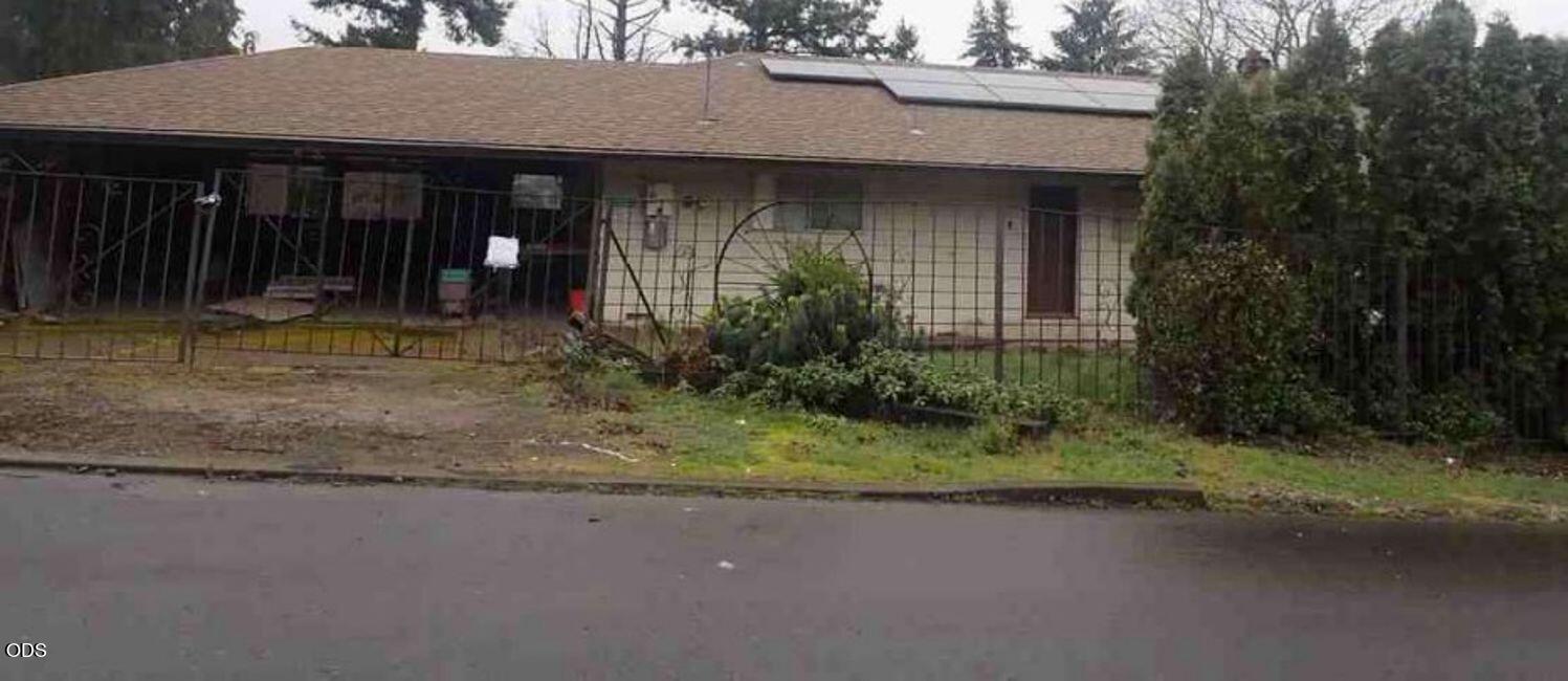 423 NE Ginseng Drive — photo