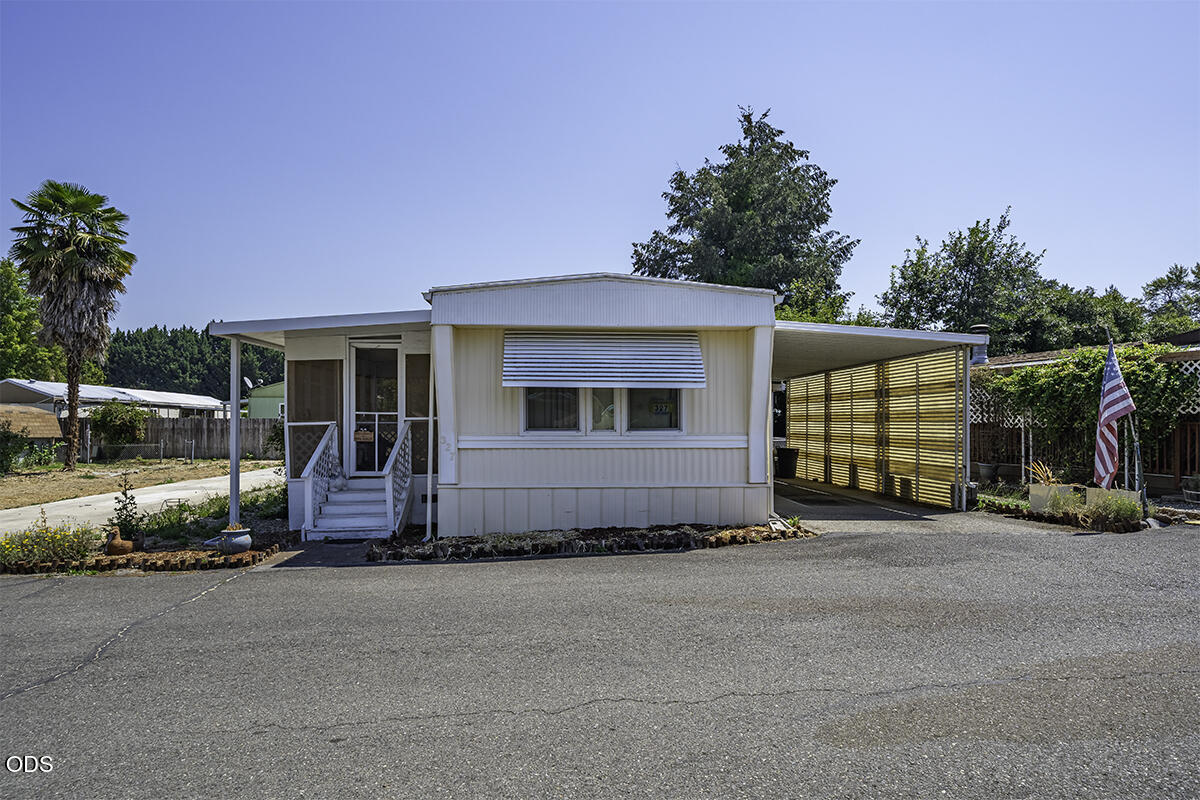 327 Sandlewood Drive — photo