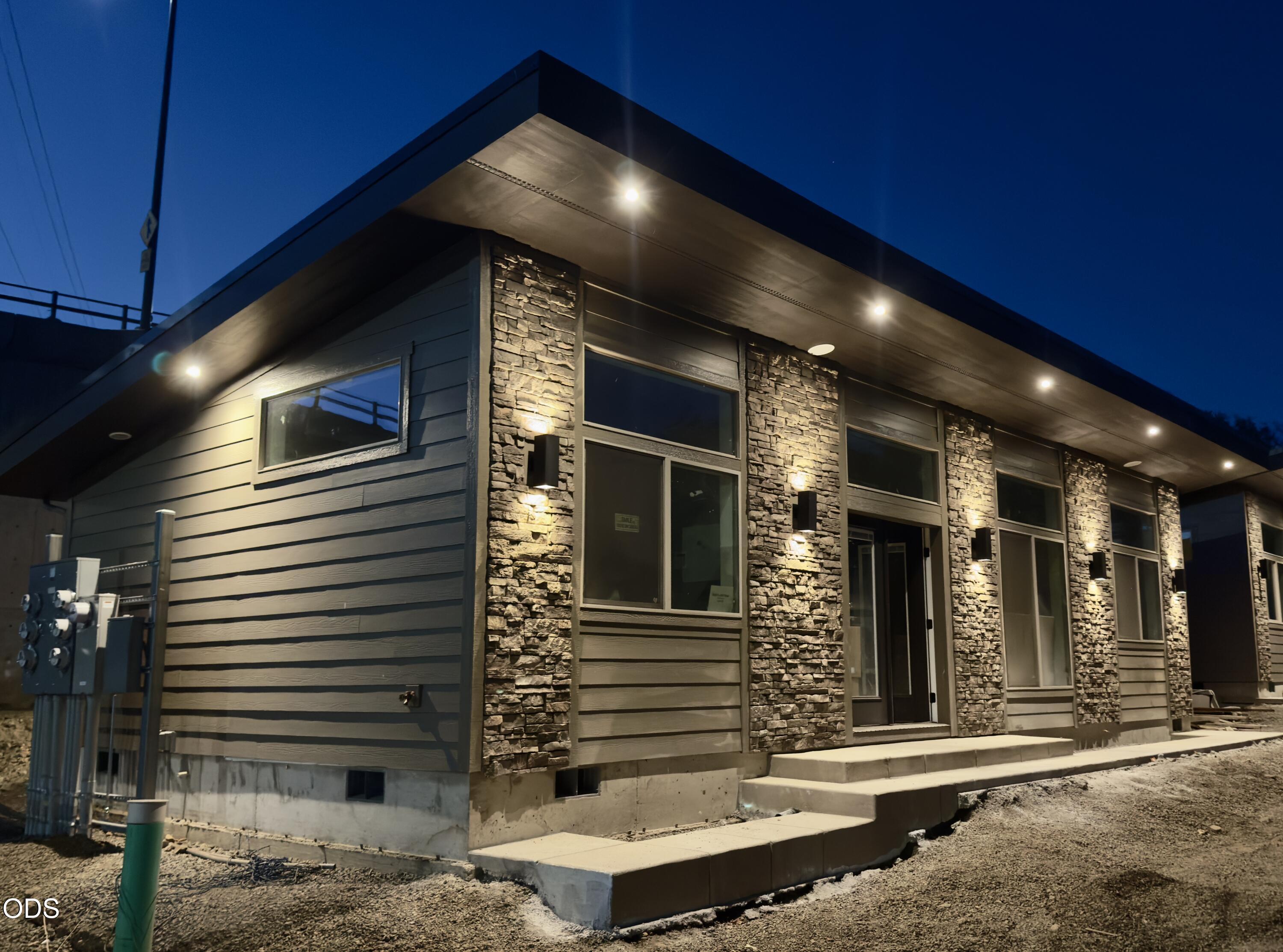1658 N Foothill Road — photo
