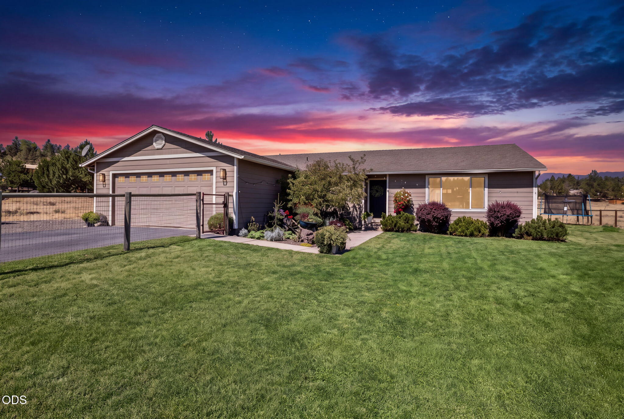 1940 SE Sagebrush Drive — photo