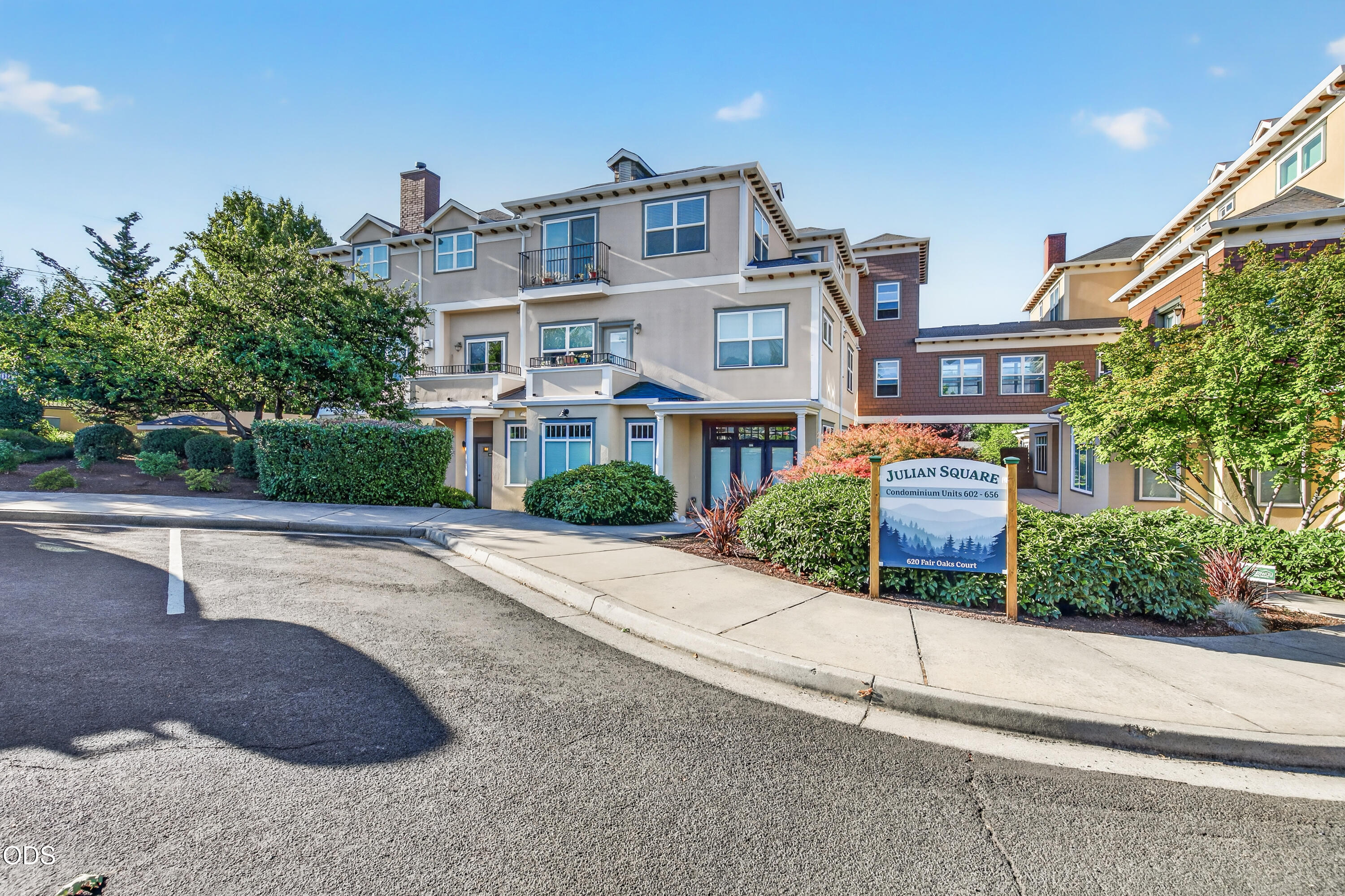 608 Fair Oaks Court — photo