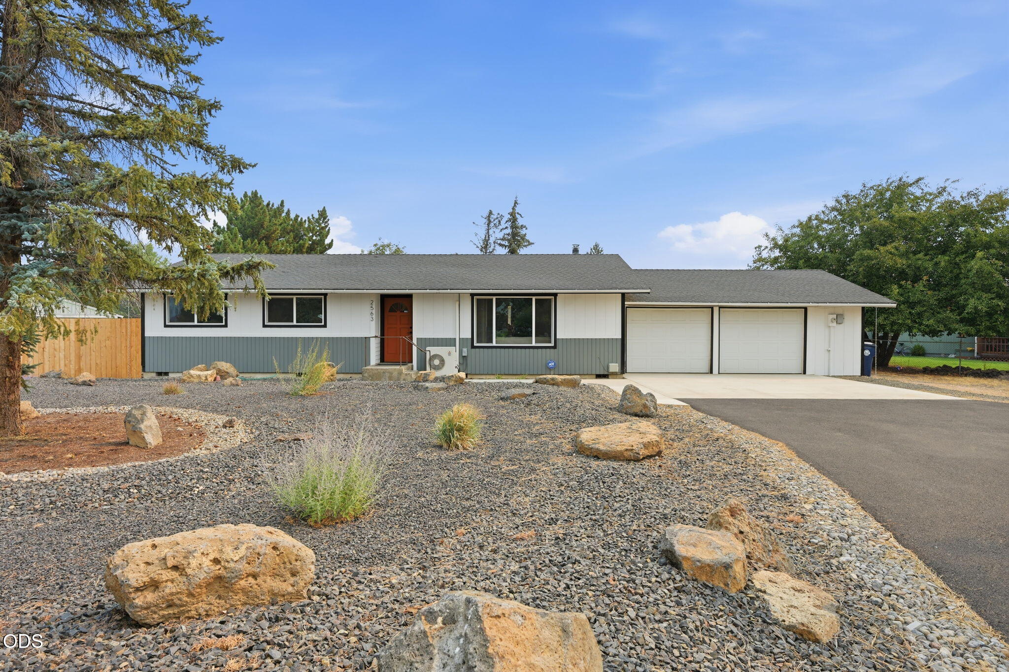 2563 SW Cascade Avenue — photo