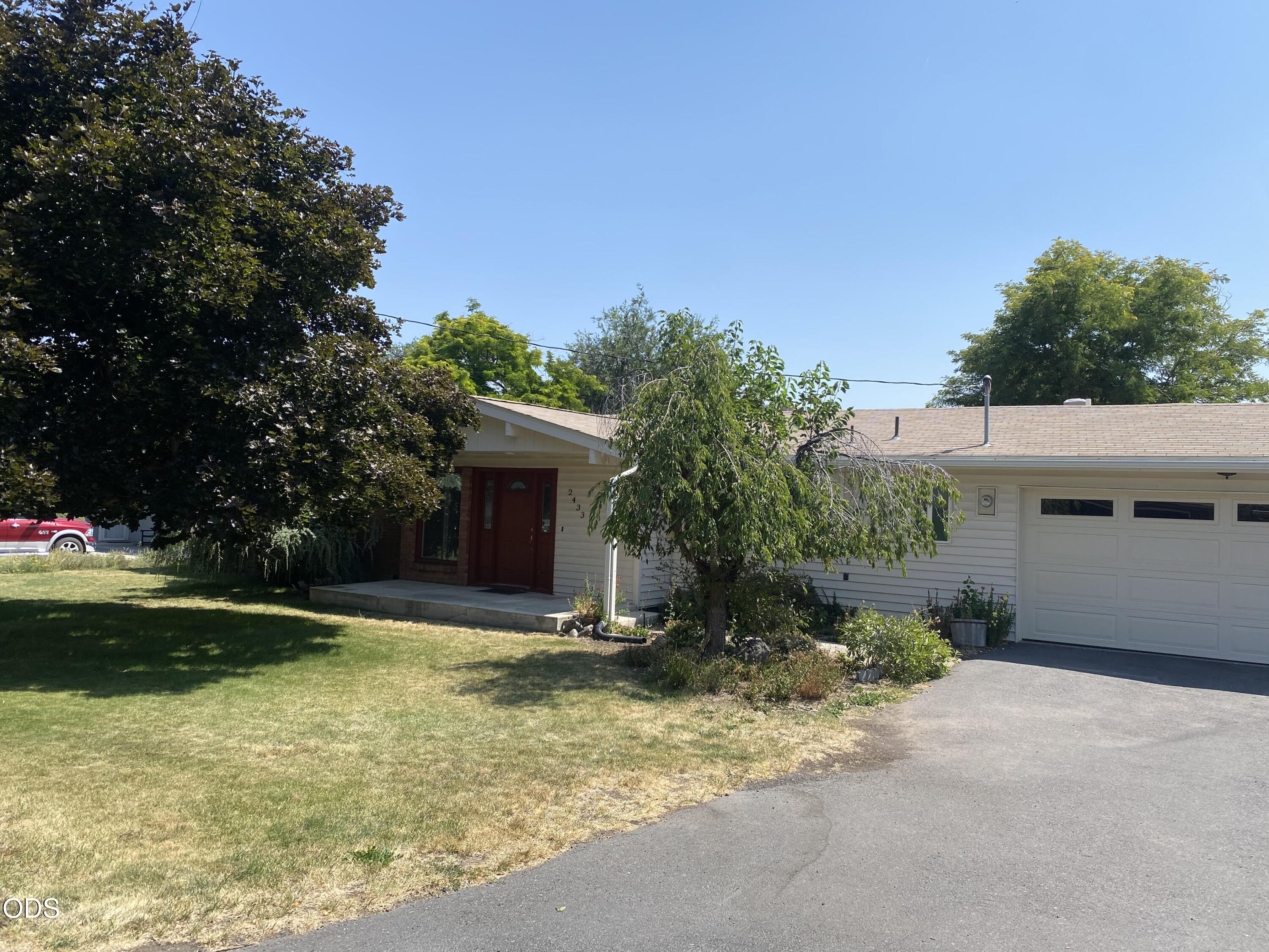 2433 Redwood Drive — photo