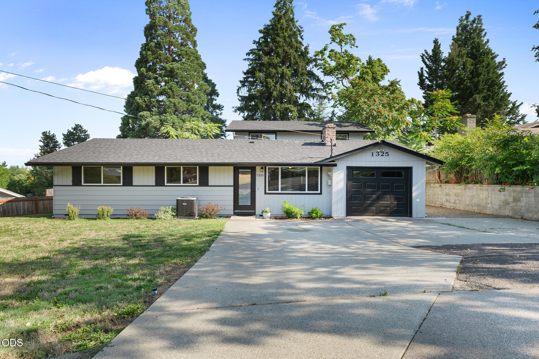 1325 Ridge Way — photo