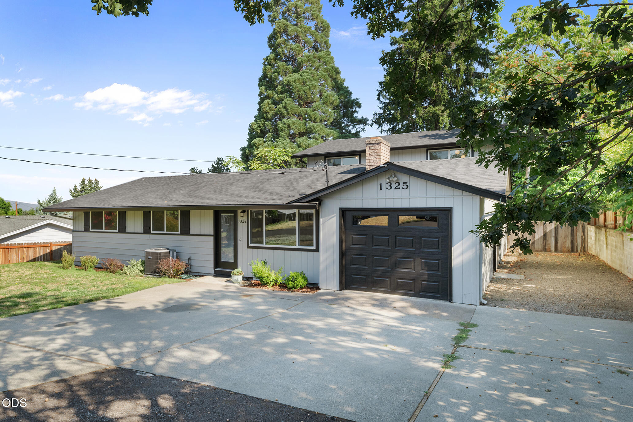 1325 Ridge Way, Medford, OR 97504 — photo 2