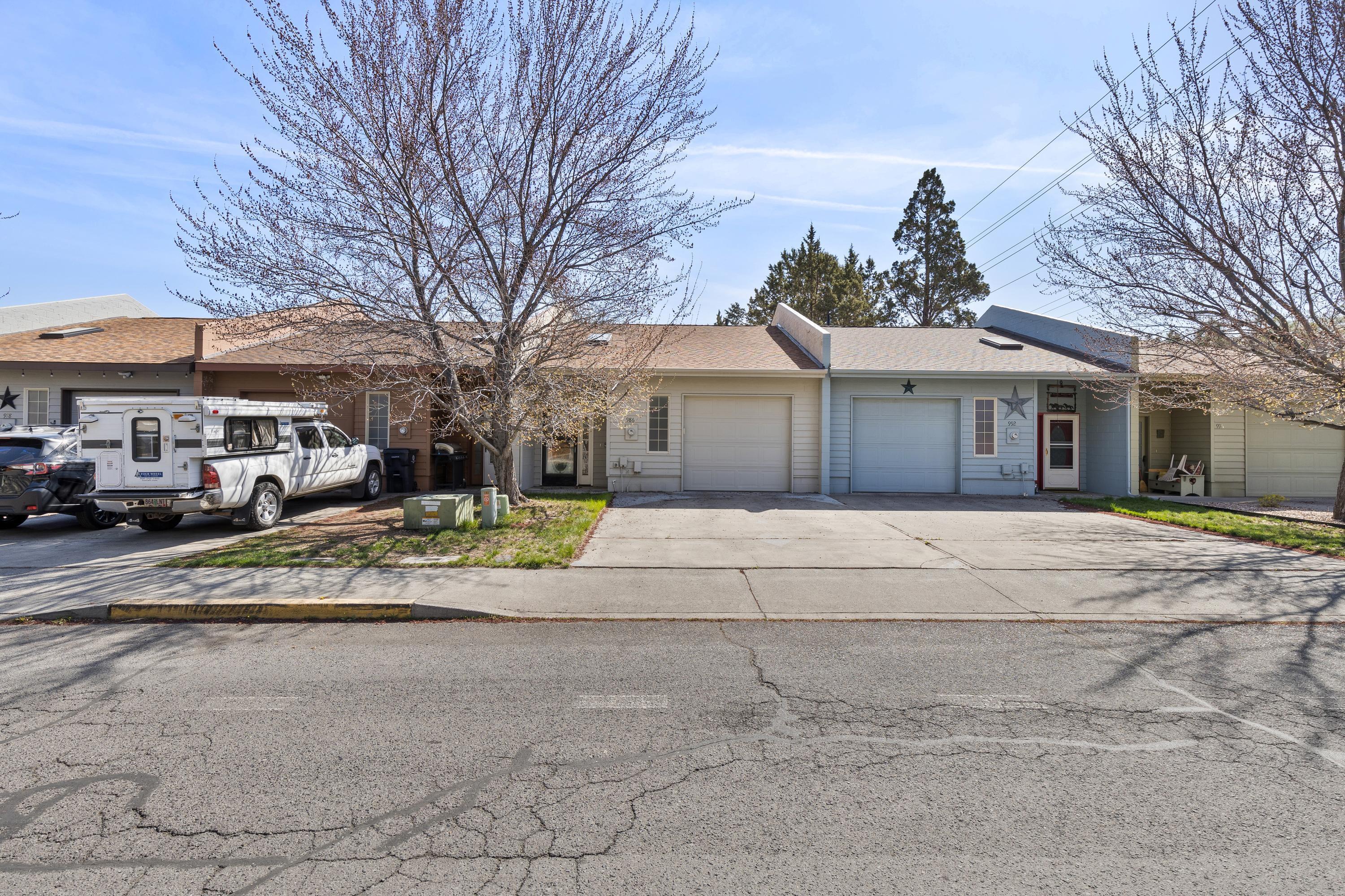 986 SE Centennial Street — photo