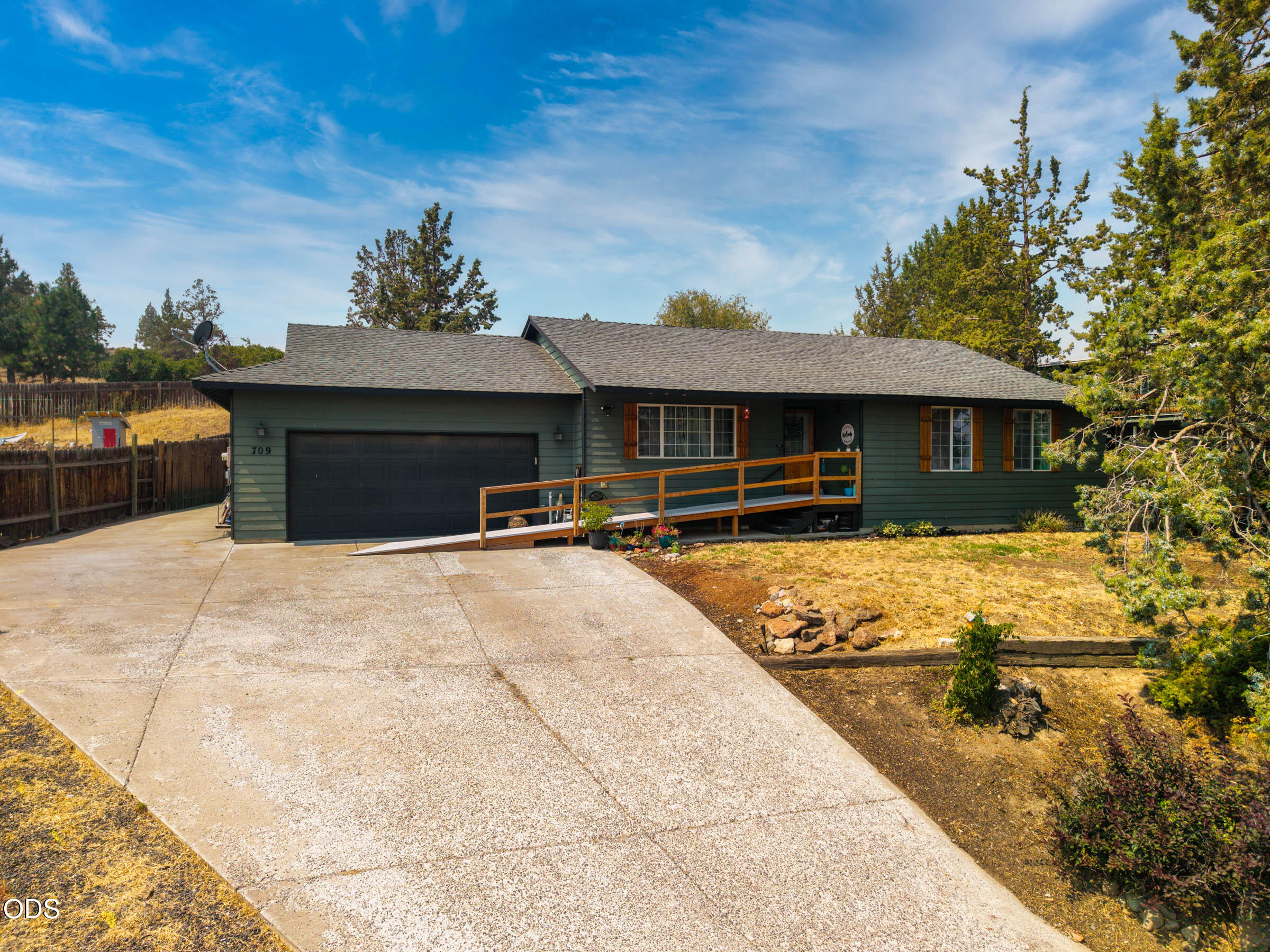 709 SW Lorraine Drive — photo