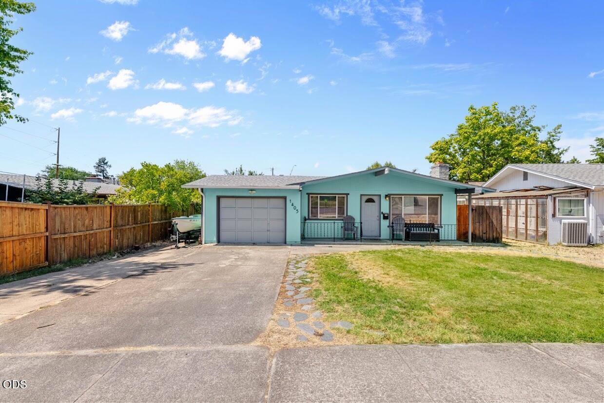 1405 Oleander Street — photo