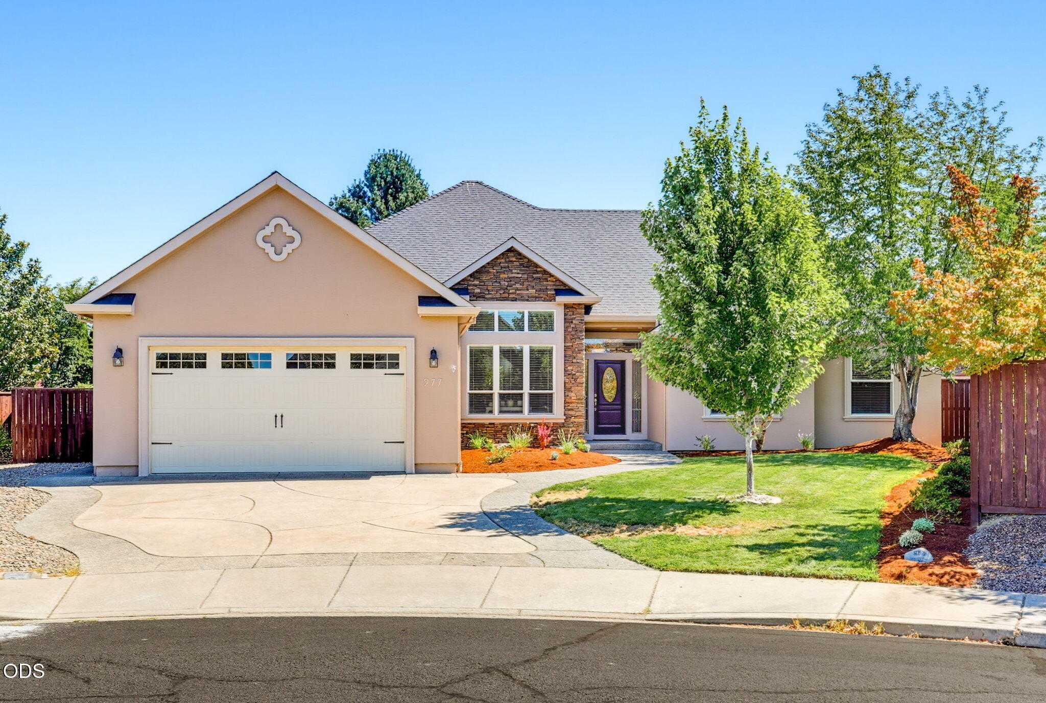 977 Fairview Court — photo