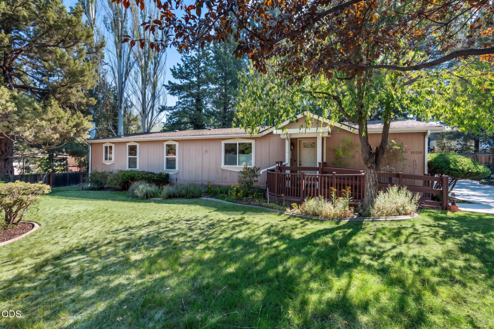 1028 SE Black Ridge Place — photo
