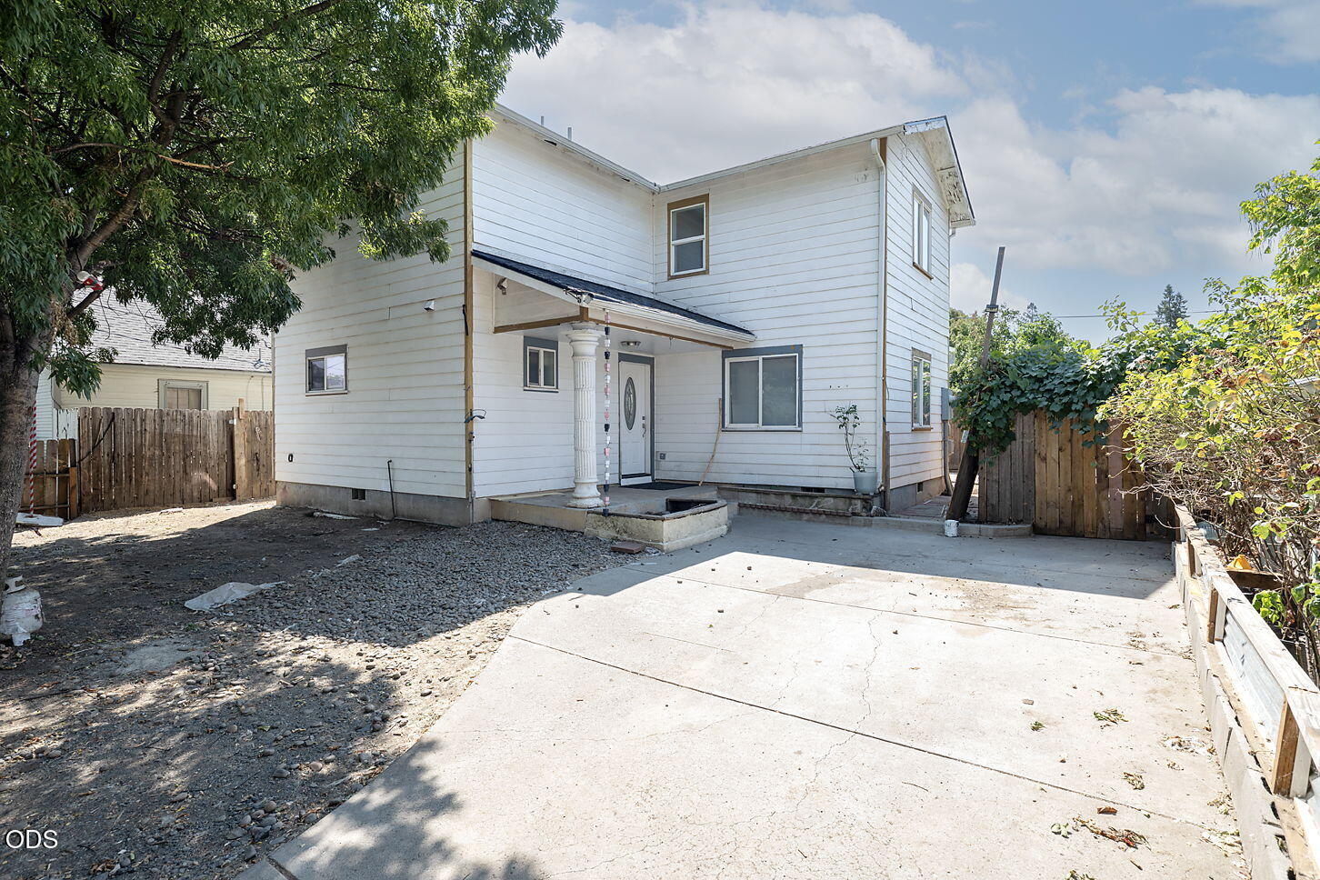 841 W 11th Street — photo