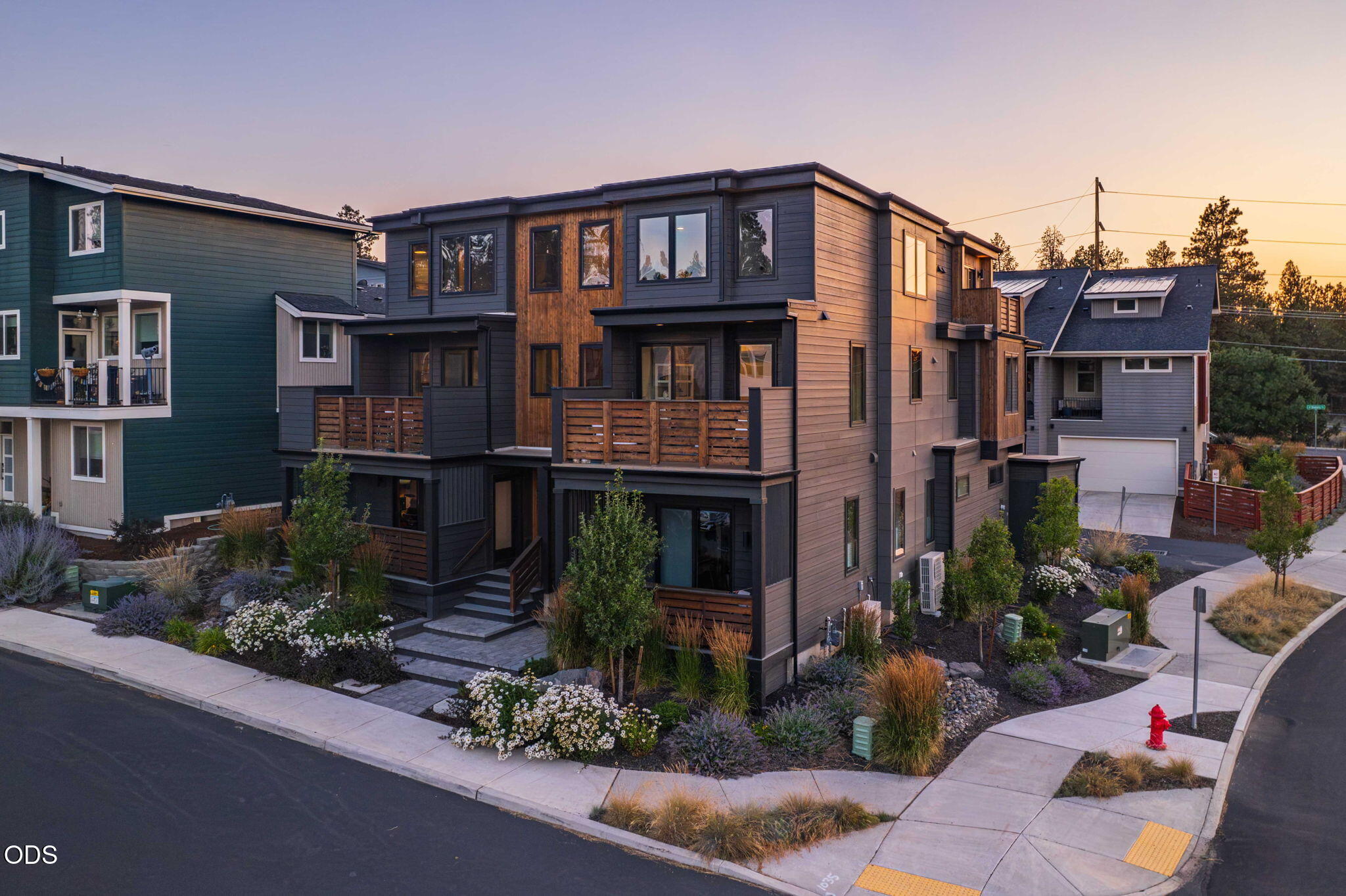 61583 61579 SW Riverwalk Lane — photo