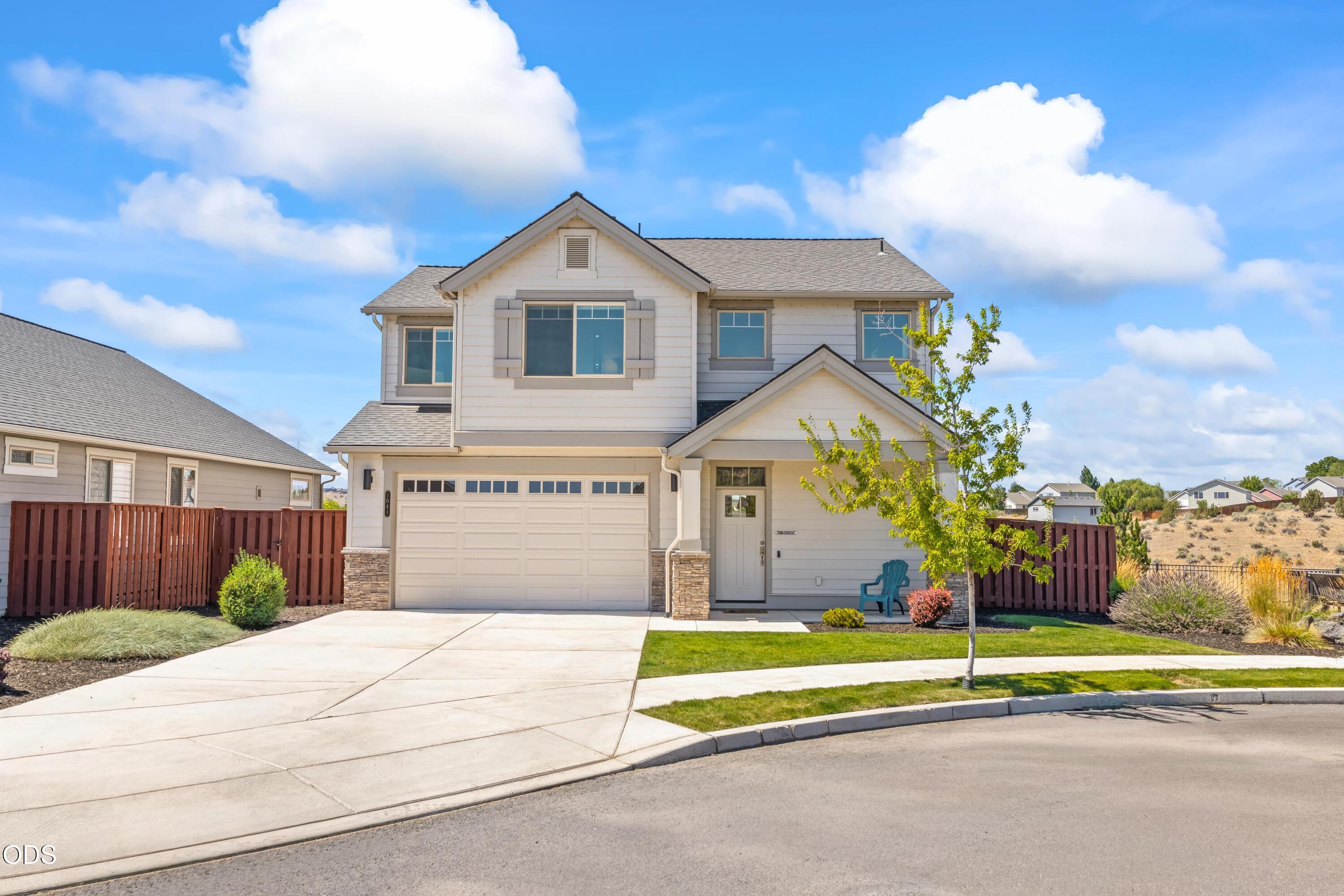 1041 NE Henry Drive — photo
