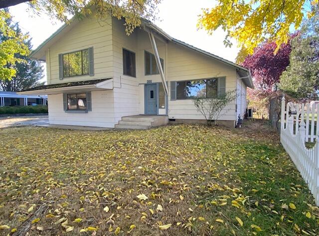 200 Clover Lane — photo