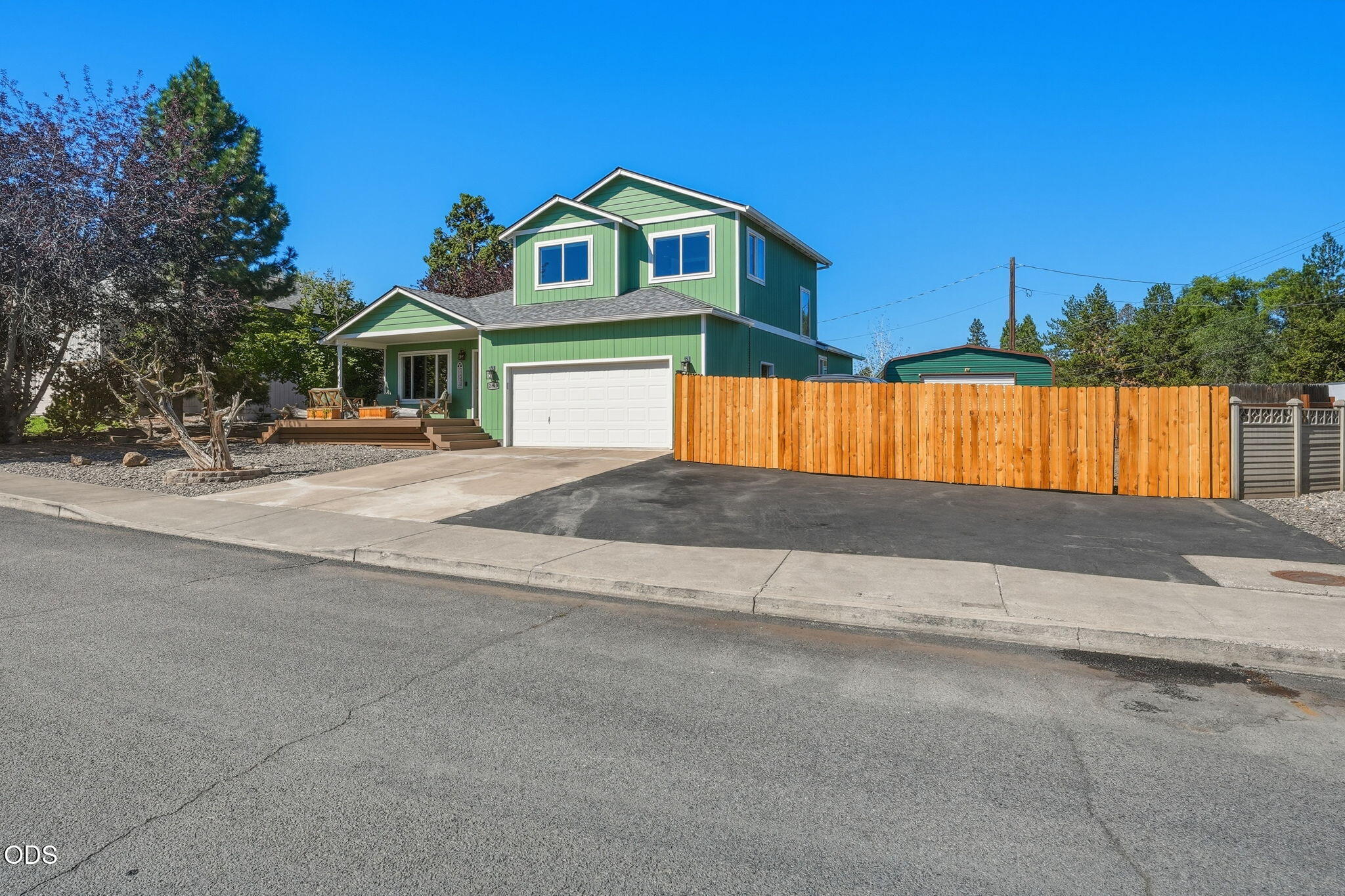2813 NE North Pilot Butte Drive — photo