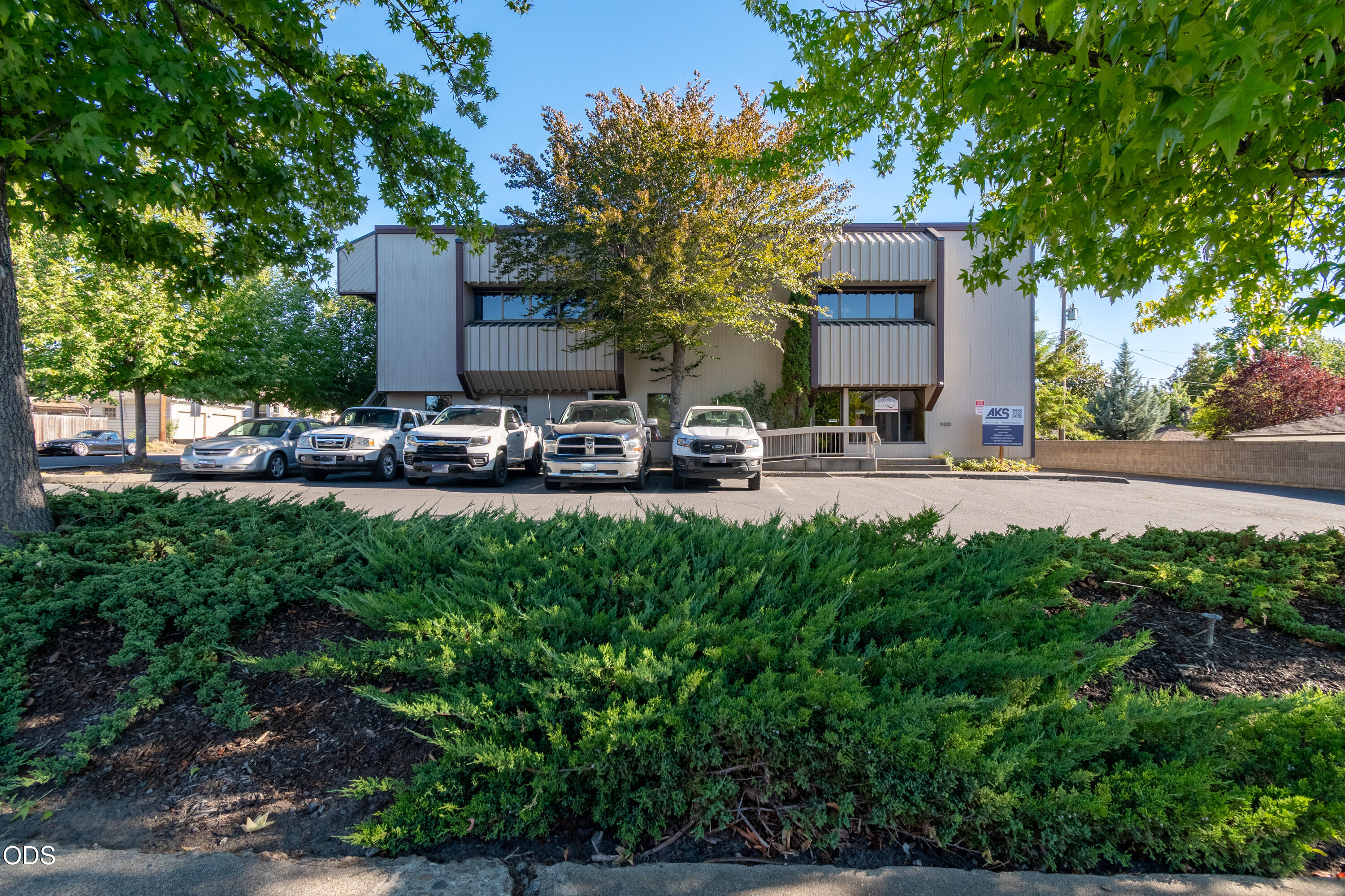 1120 E Jackson Street — photo