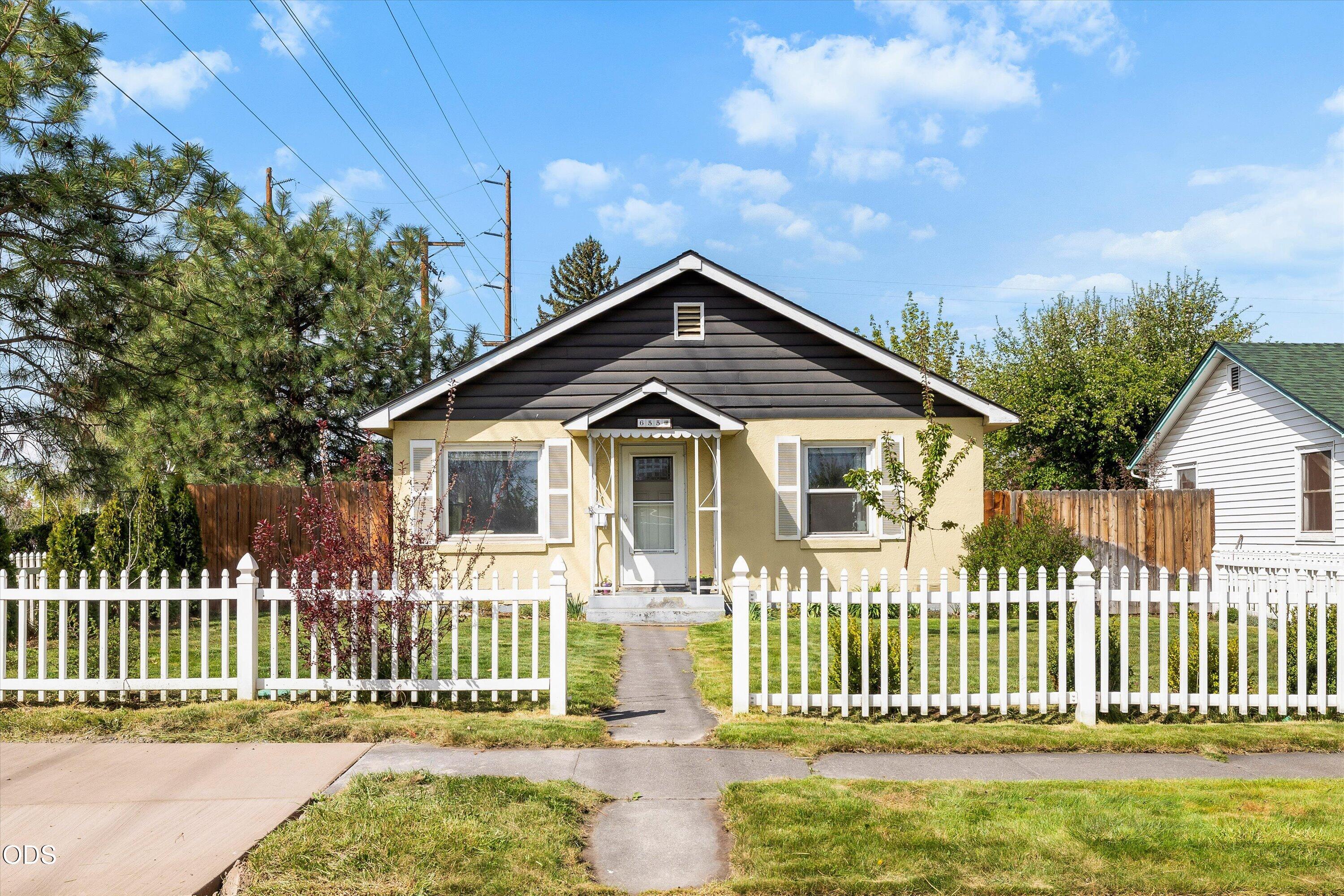 655 SW 12th Street — photo