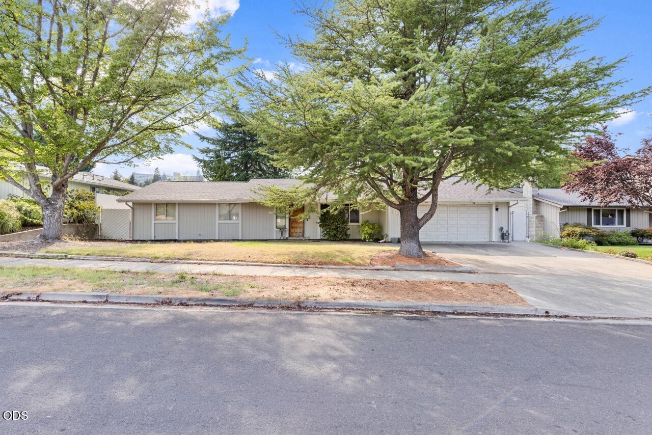 1000 La Loma Drive — photo