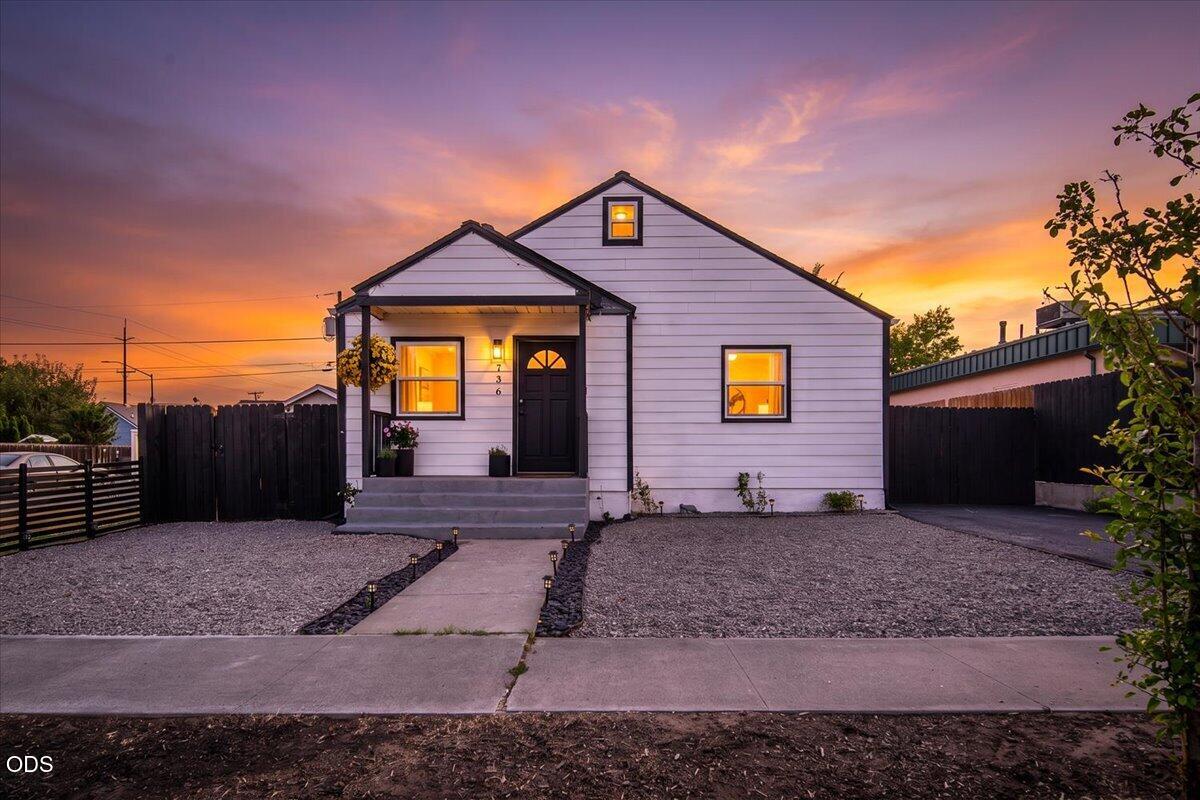 736 SW 10th Street — photo