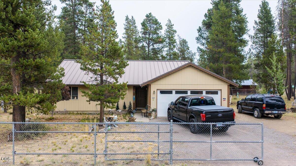 54690 Pinewood Avenue — photo