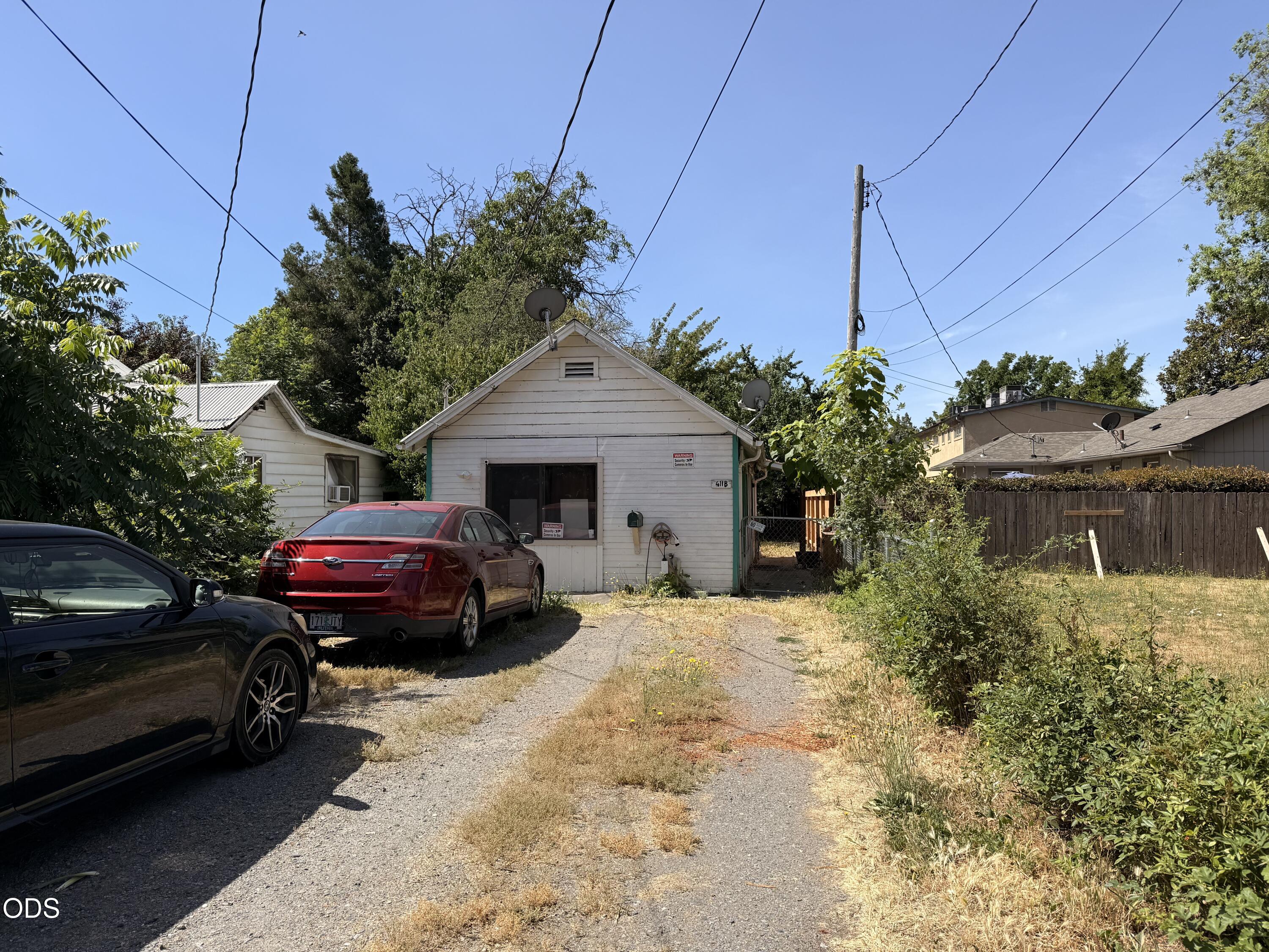 411 SE L Street — photo