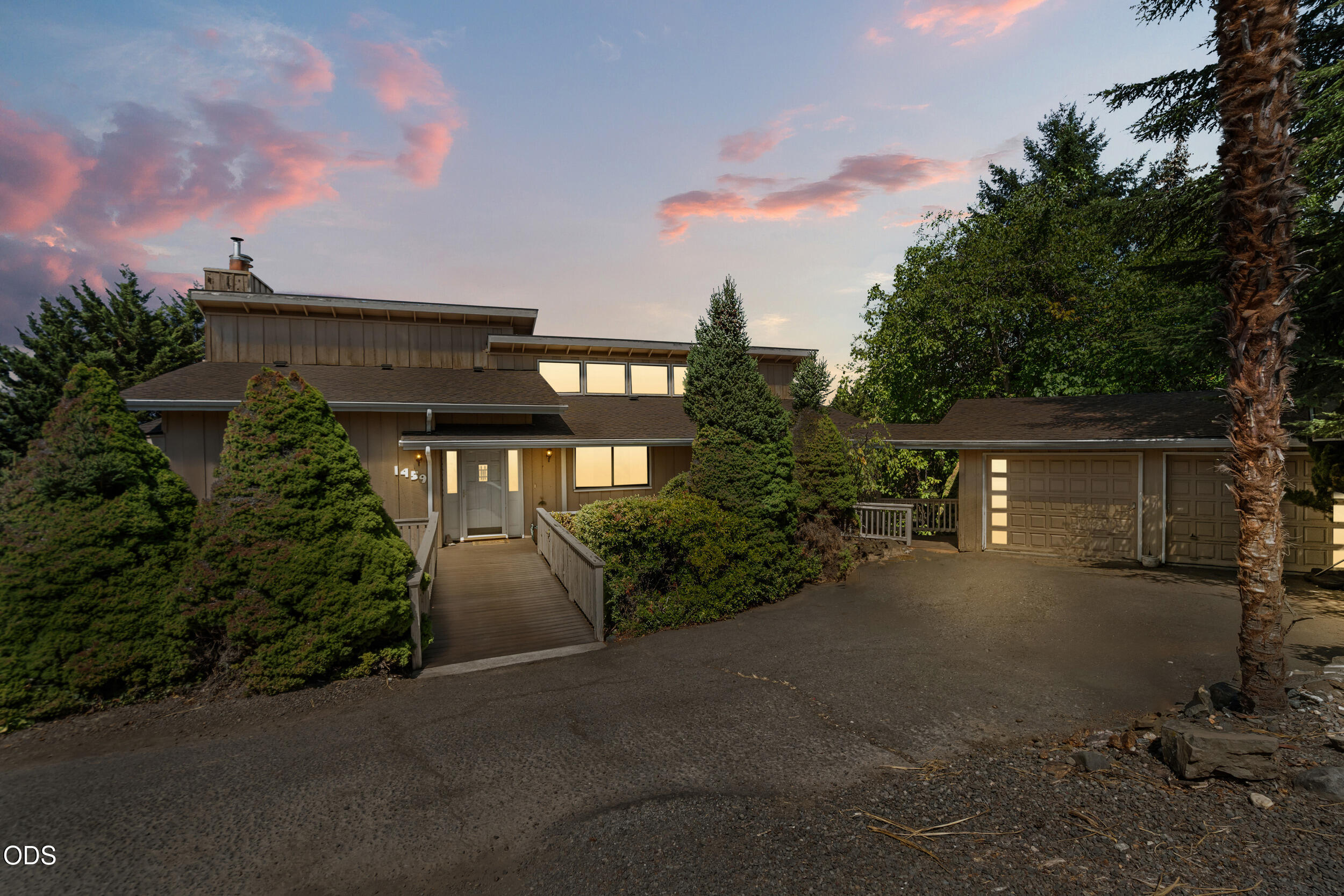 1459 Highcrest Drive — photo
