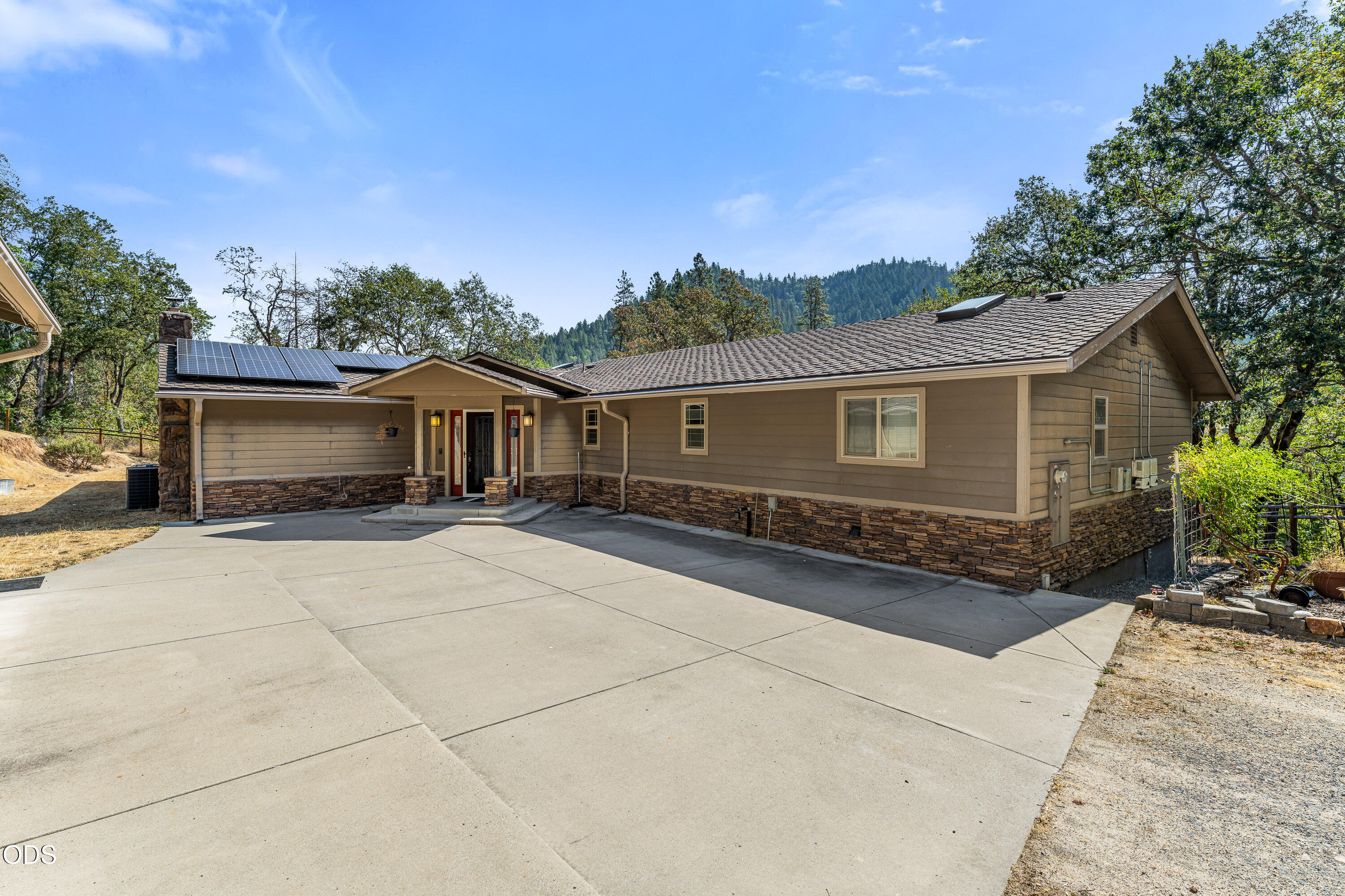12330 E Evans Creek Road — photo