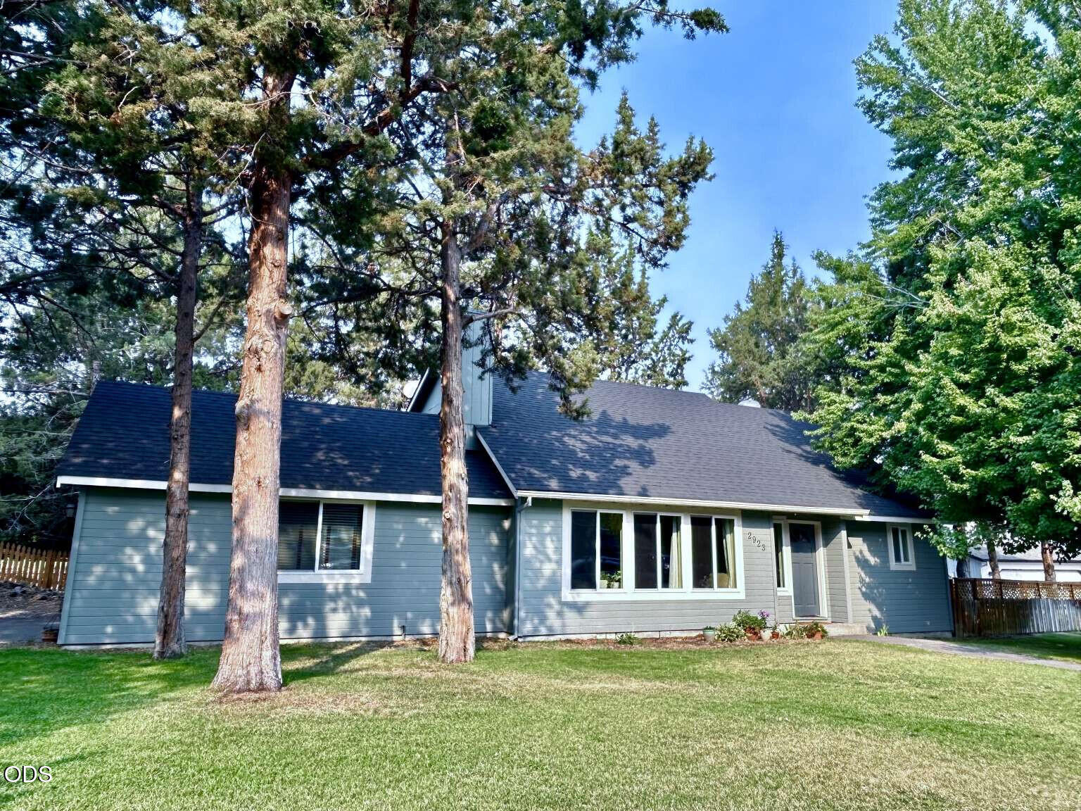 2923 NE Deborah Court — photo