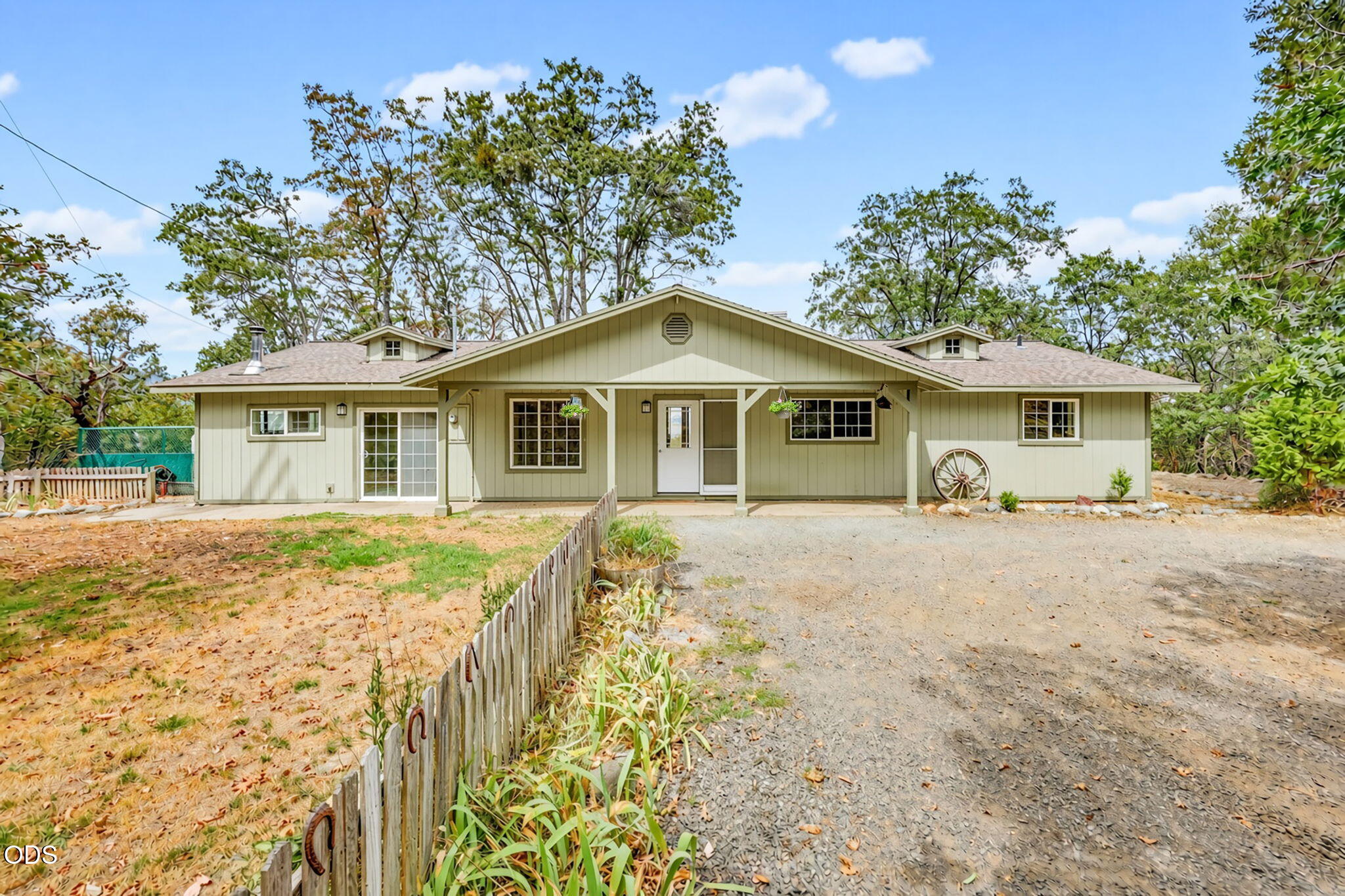 2590 Siskiyou Highway — photo