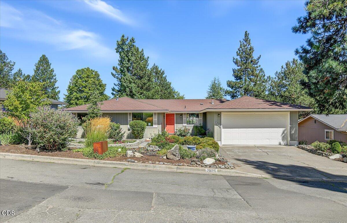 2025 Green Meadows Way — photo