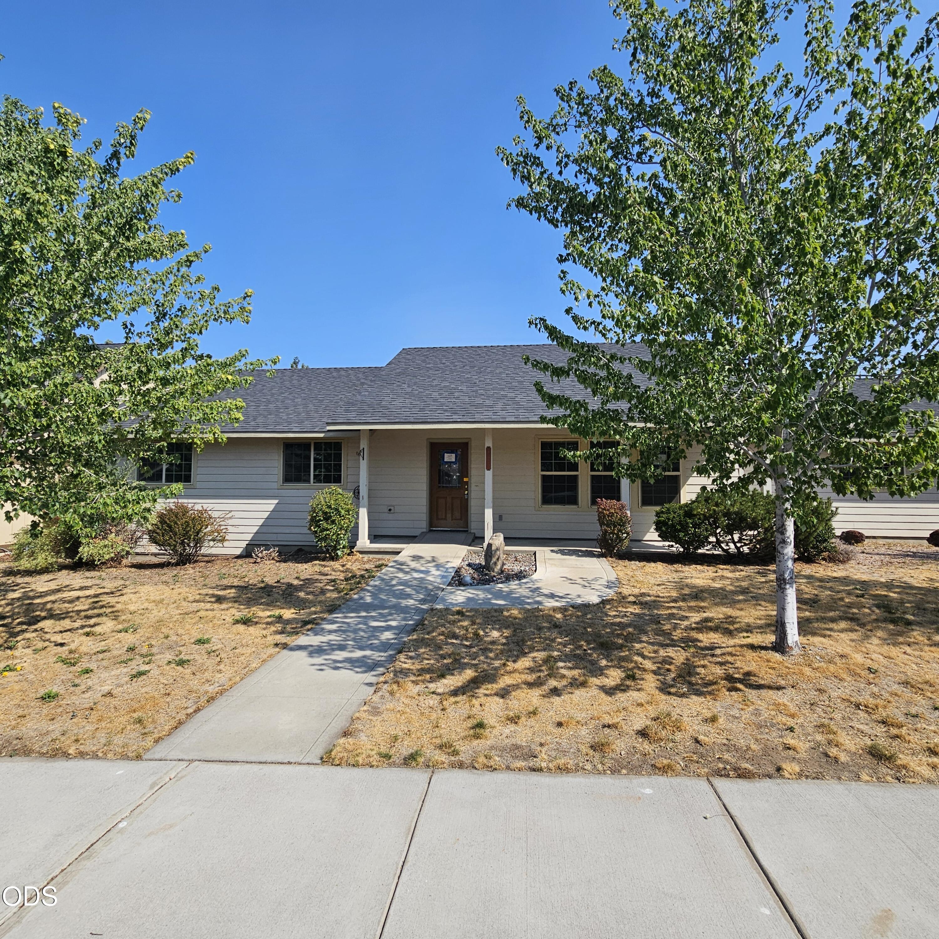 825 NW Poplar Place — photo