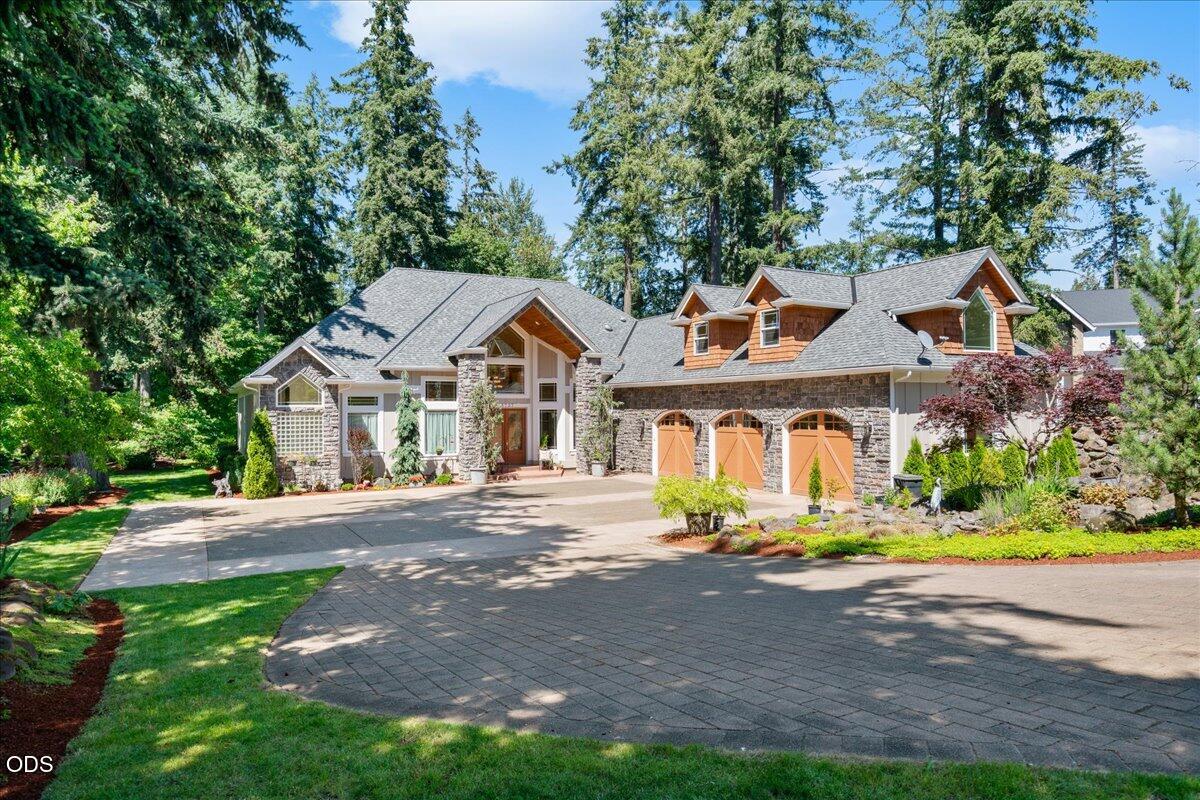 6737 Tessa Lane NE — photo