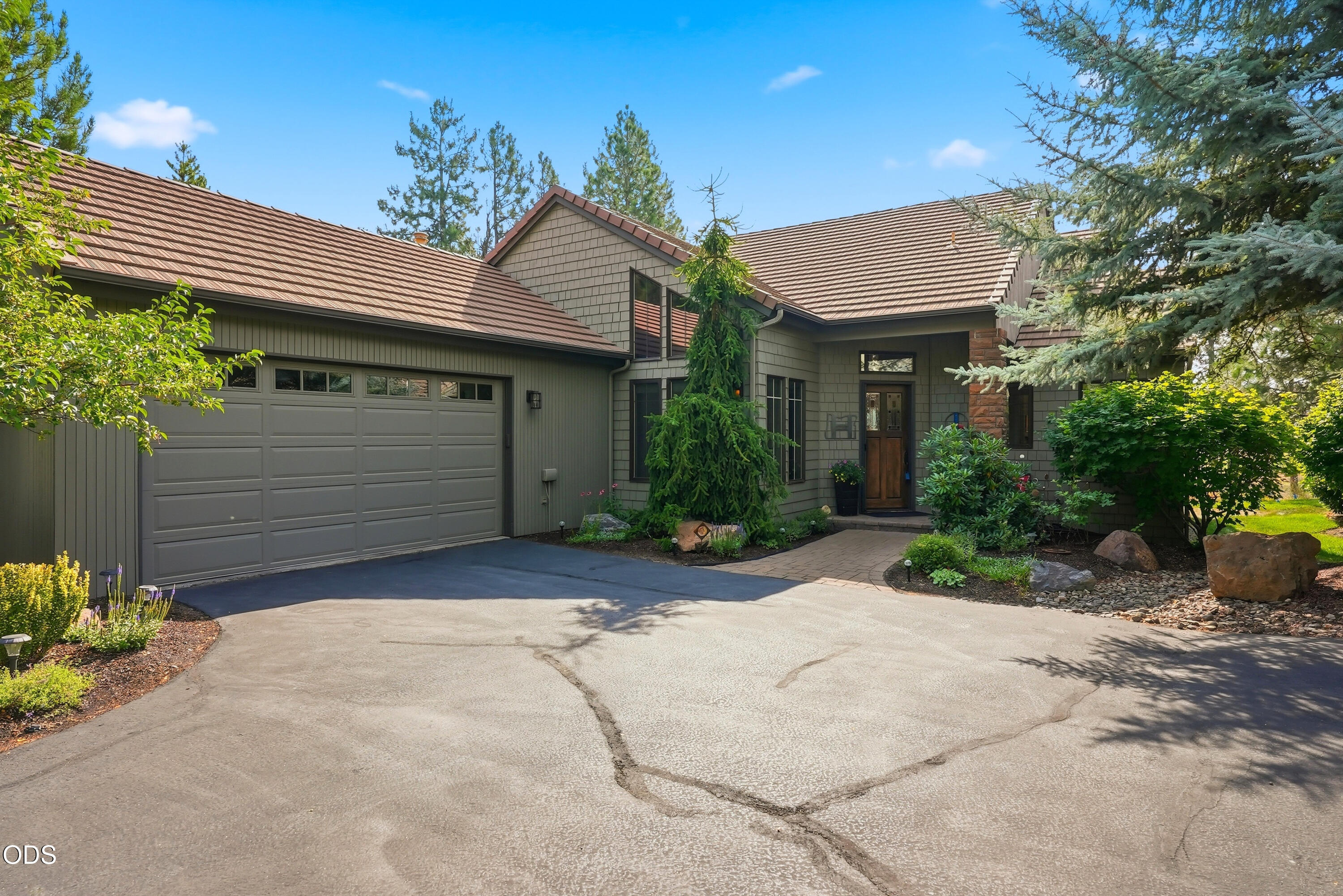 61927 Fall Creek Loop, Bend, OR 97702 — photo 3