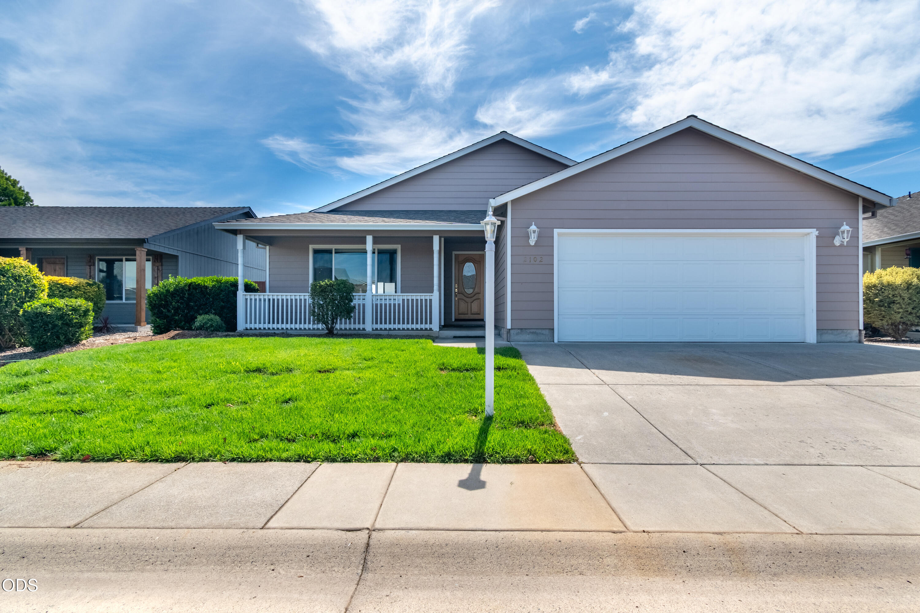2102 Lara Lane — photo