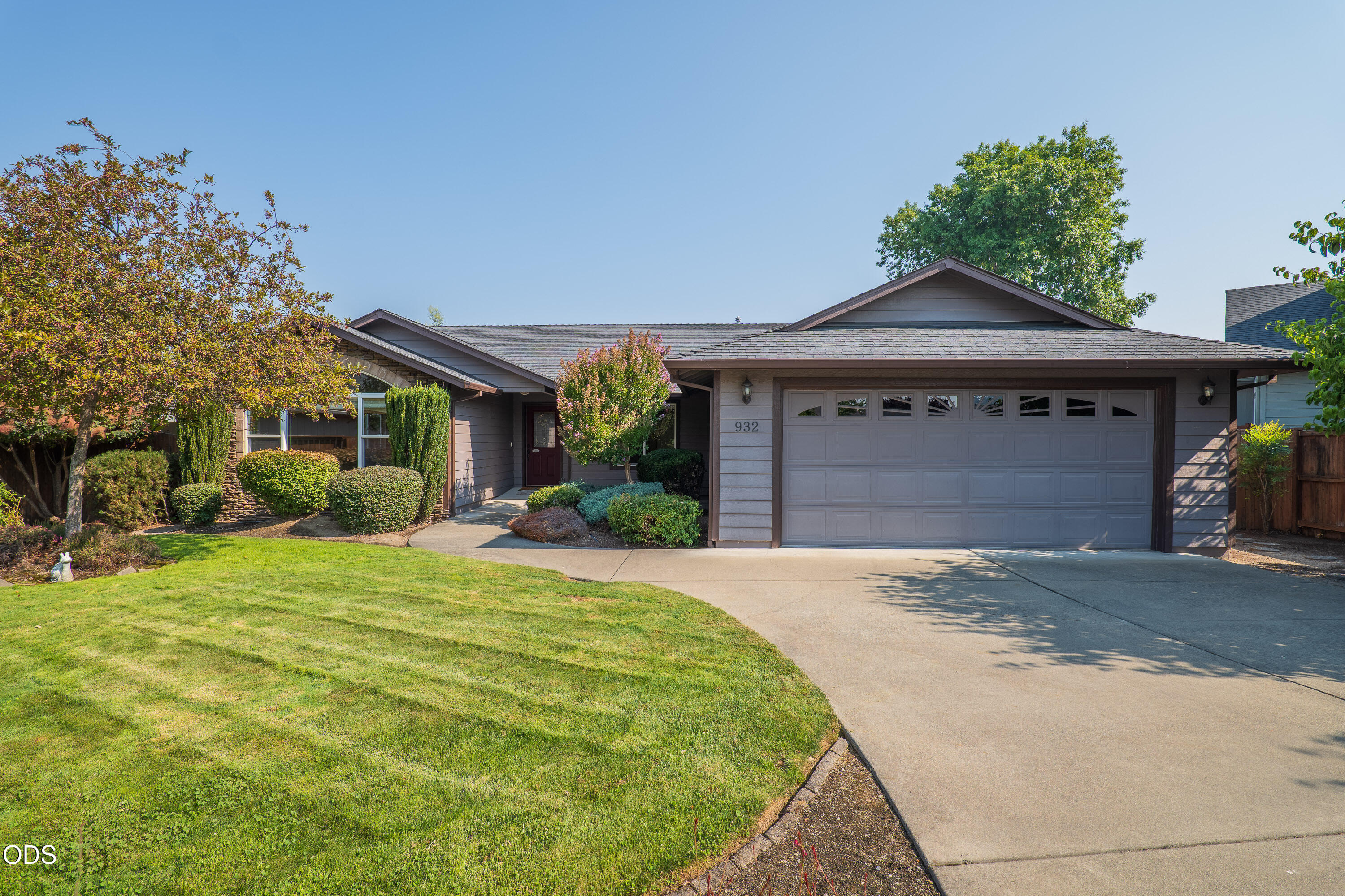 932 SW Princess Circle — photo