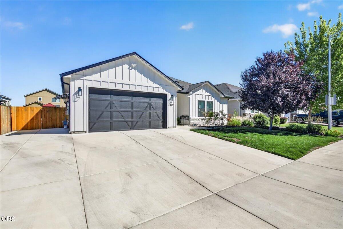 967 Arrowhead Trail, Eagle Point, OR 97524 — photo 2